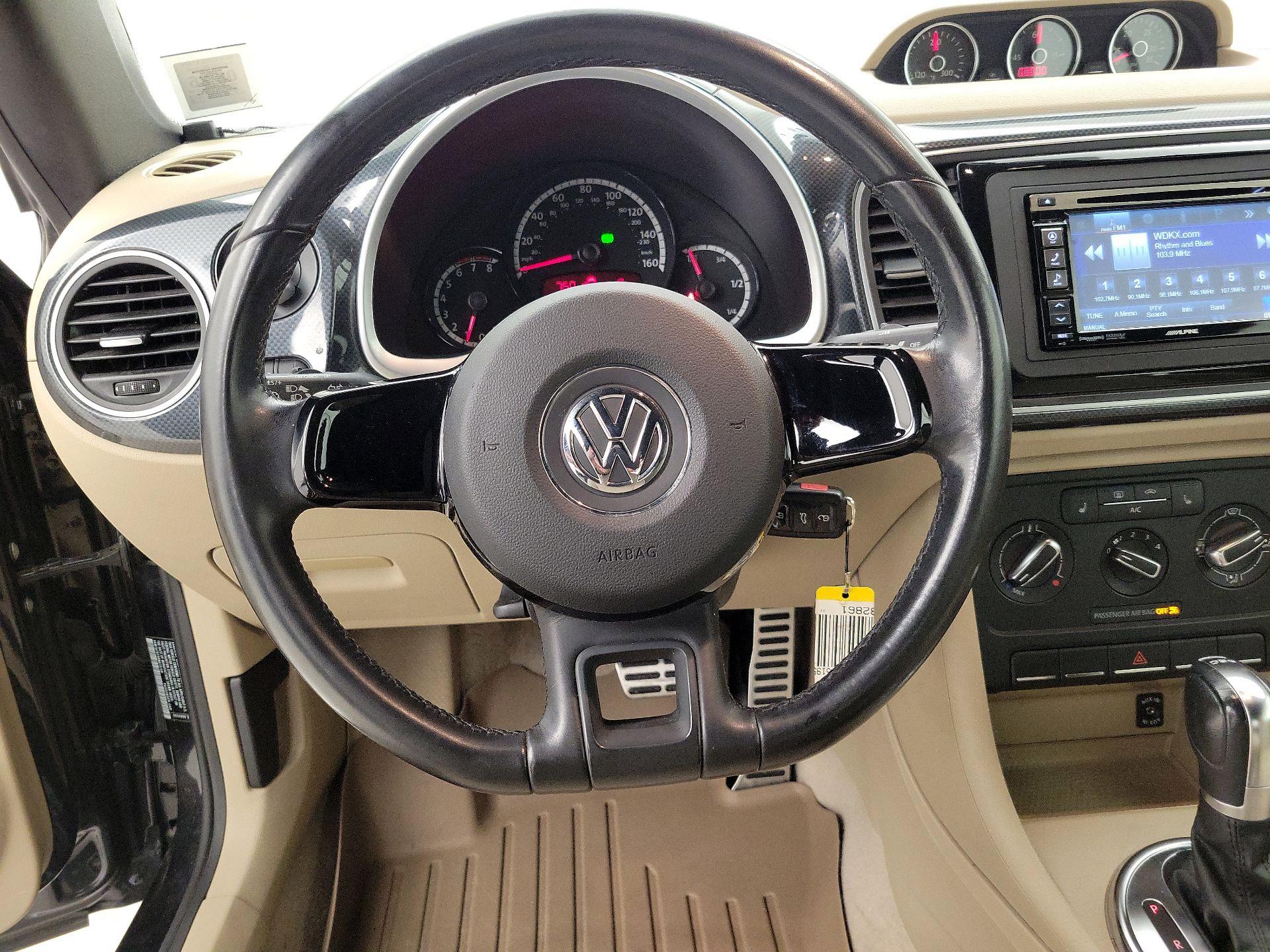 Thumbnail: 2013 Volkswagen Beetle - 10