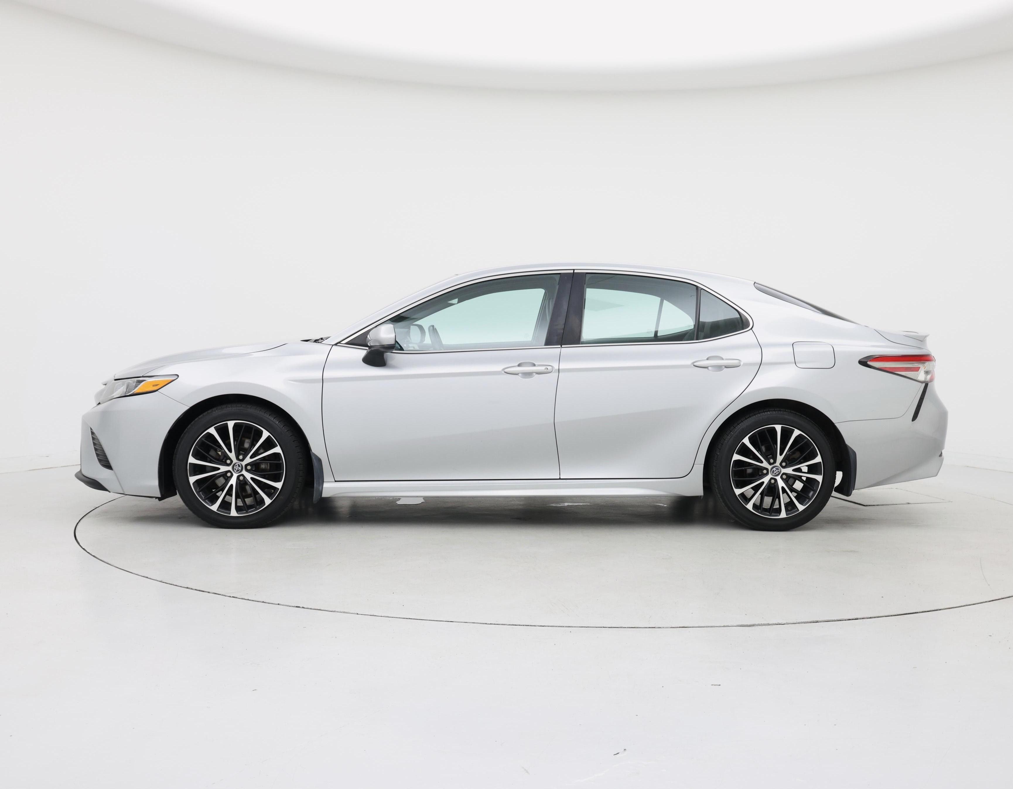 Thumbnail: 2018 Toyota Camry - 3
