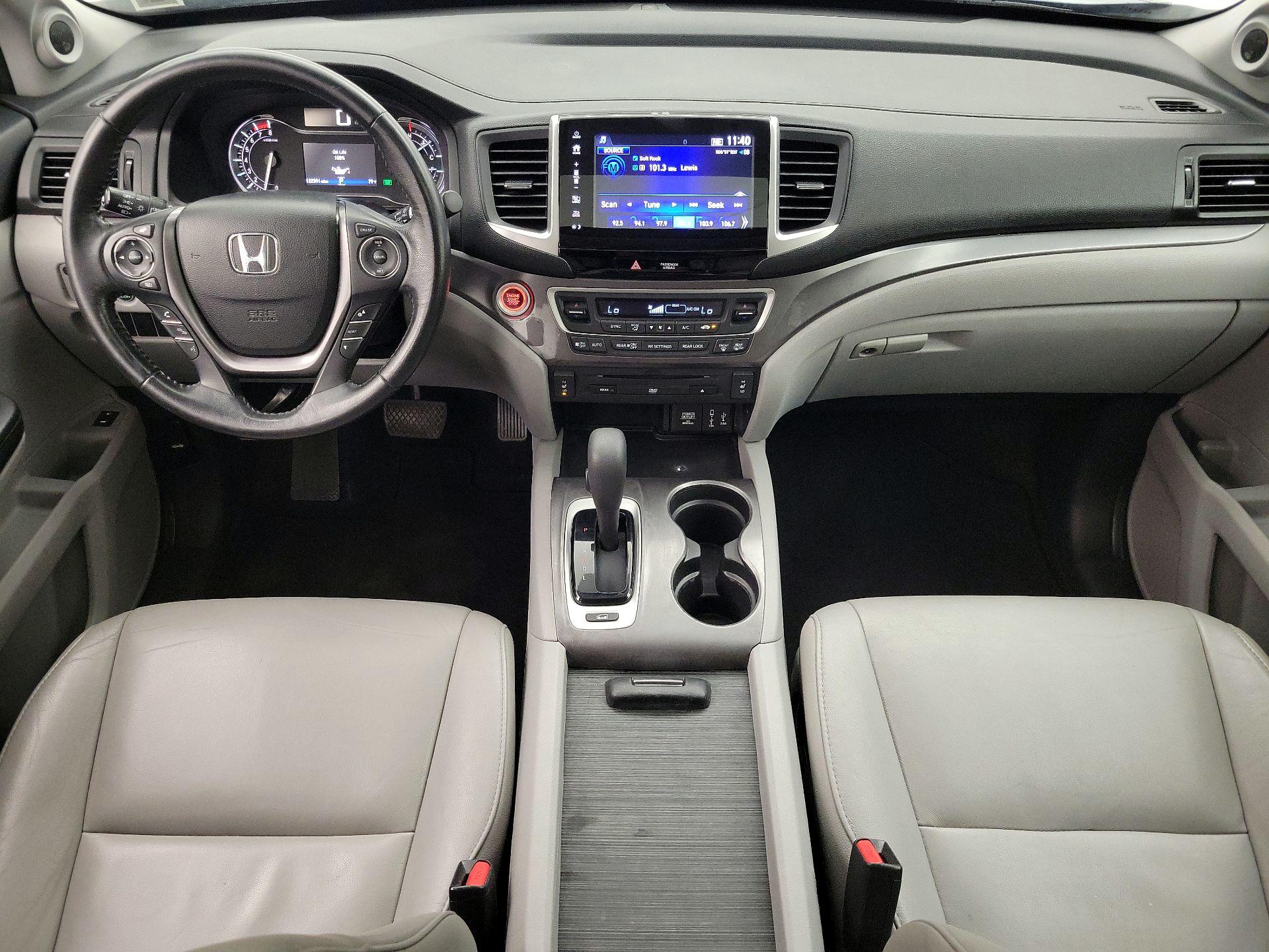 Thumbnail: 2017 Honda Pilot - 9