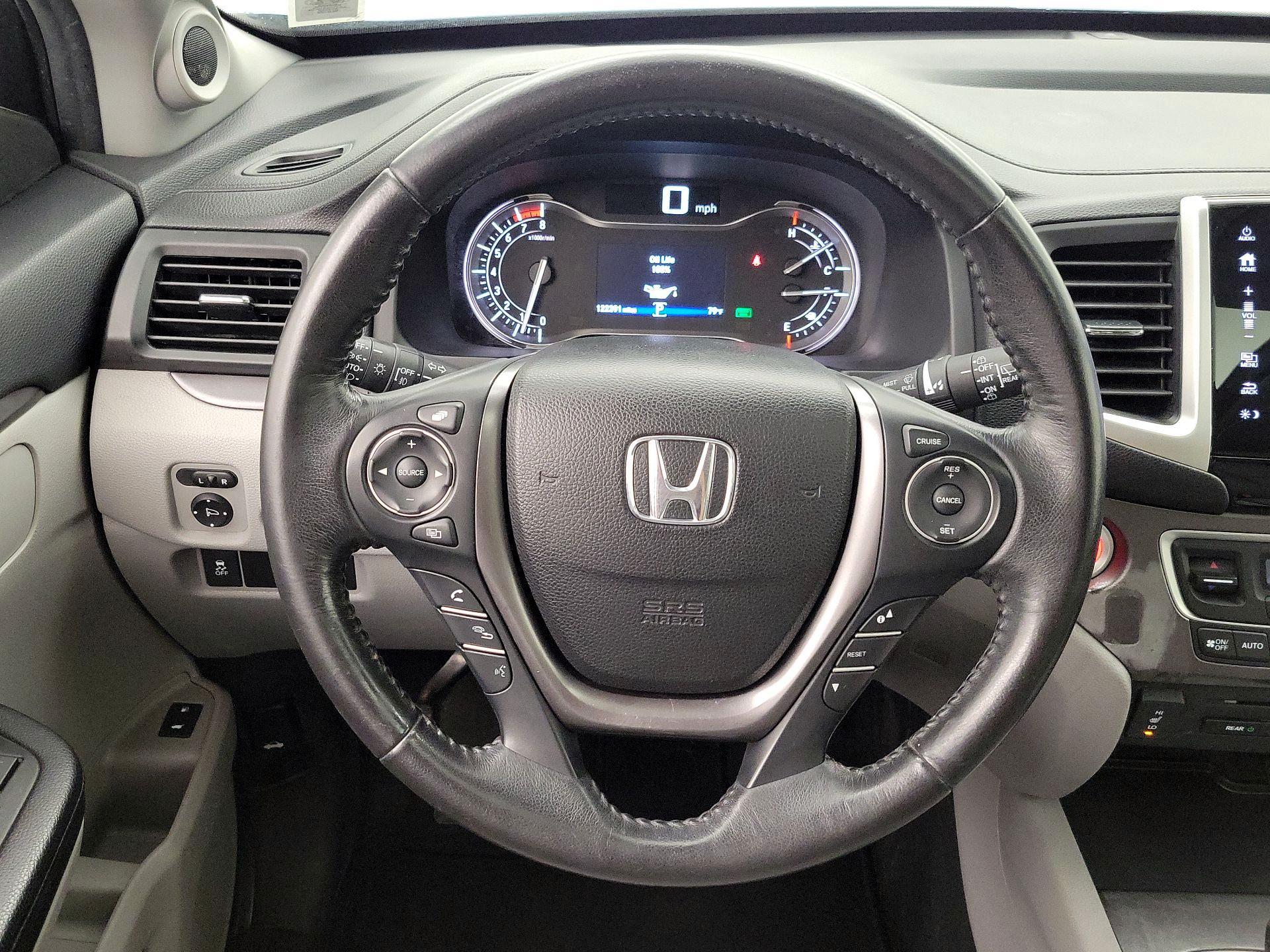 Thumbnail: 2017 Honda Pilot - 10