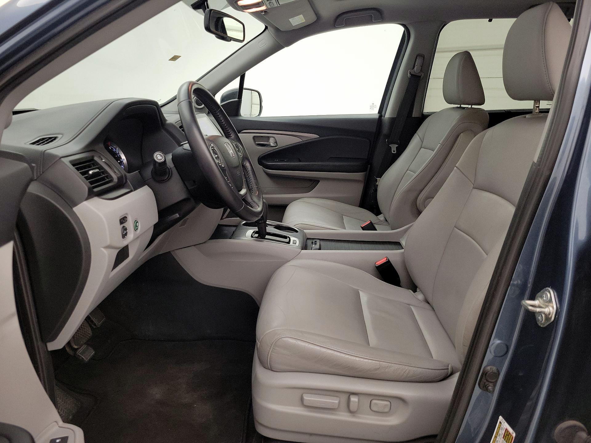 Thumbnail: 2017 Honda Pilot - 11