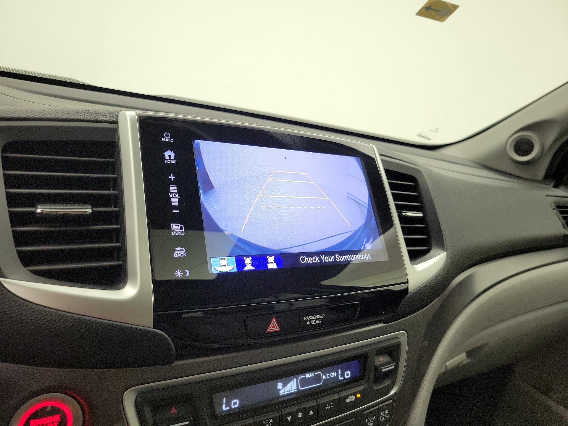 Thumbnail: 2017 Honda Pilot - 14