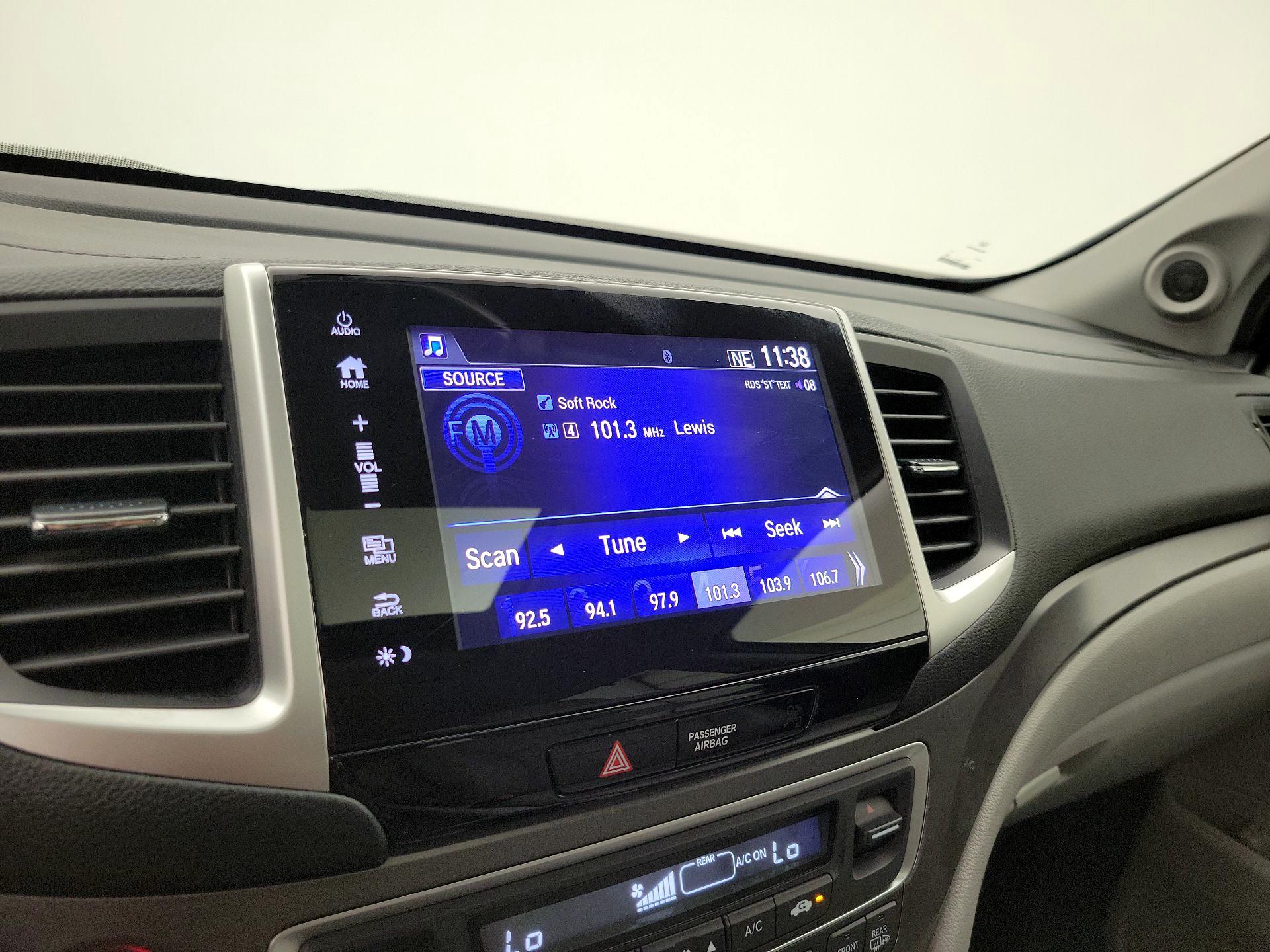 Thumbnail: 2017 Honda Pilot - 15