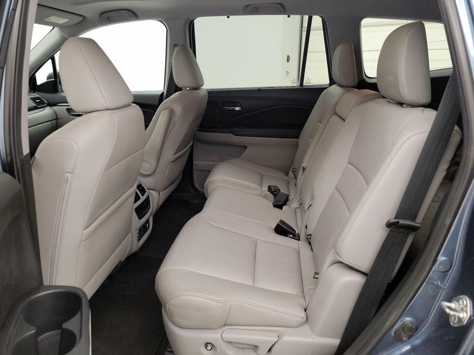 Thumbnail: 2017 Honda Pilot - 20