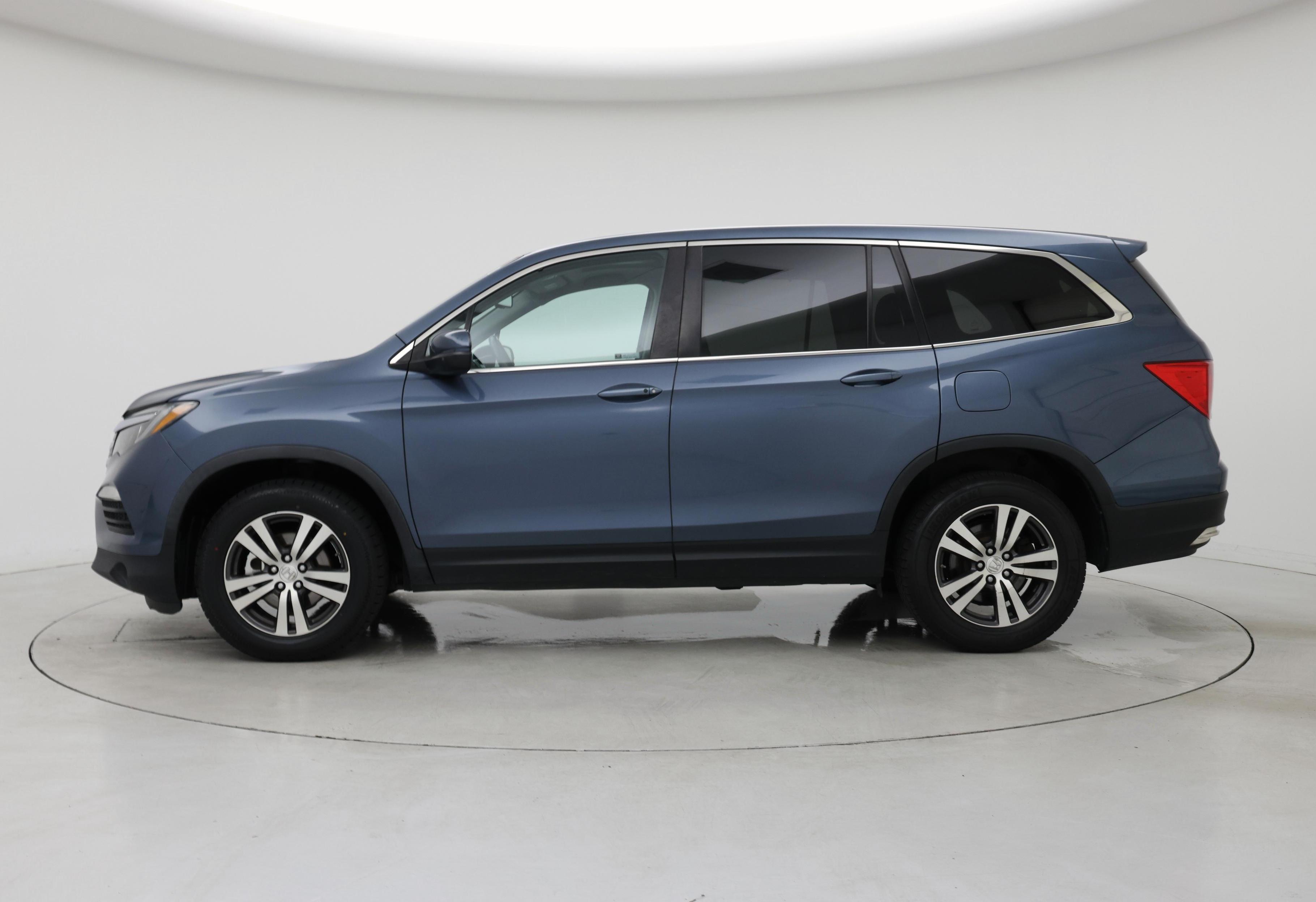 Thumbnail: 2017 Honda Pilot - 3