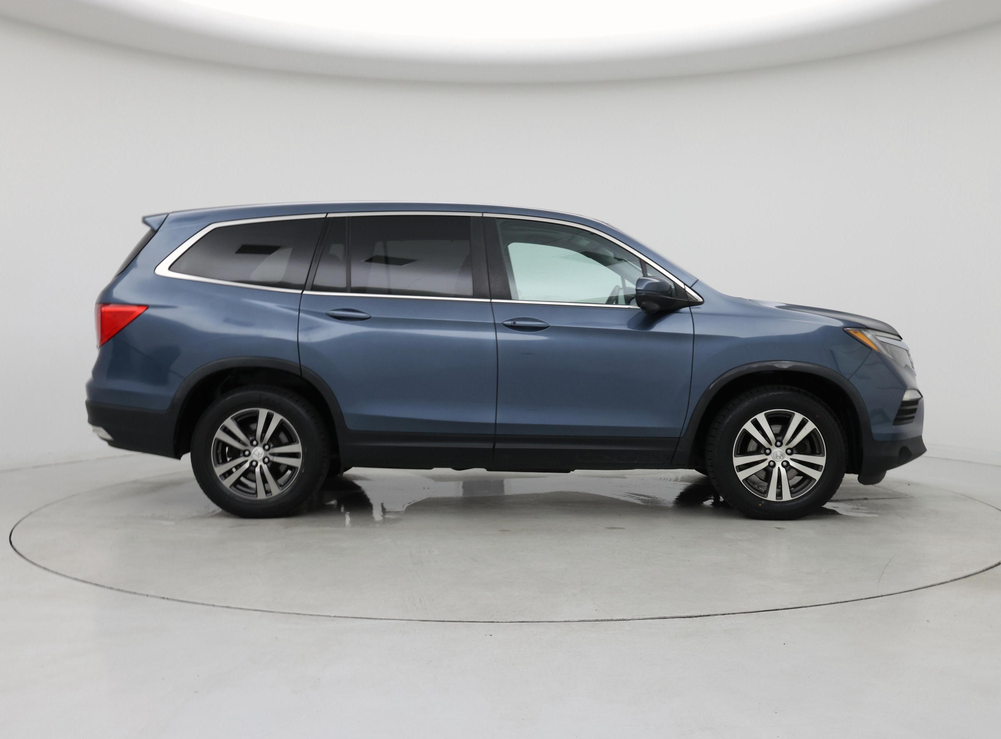 Thumbnail: 2017 Honda Pilot - 7