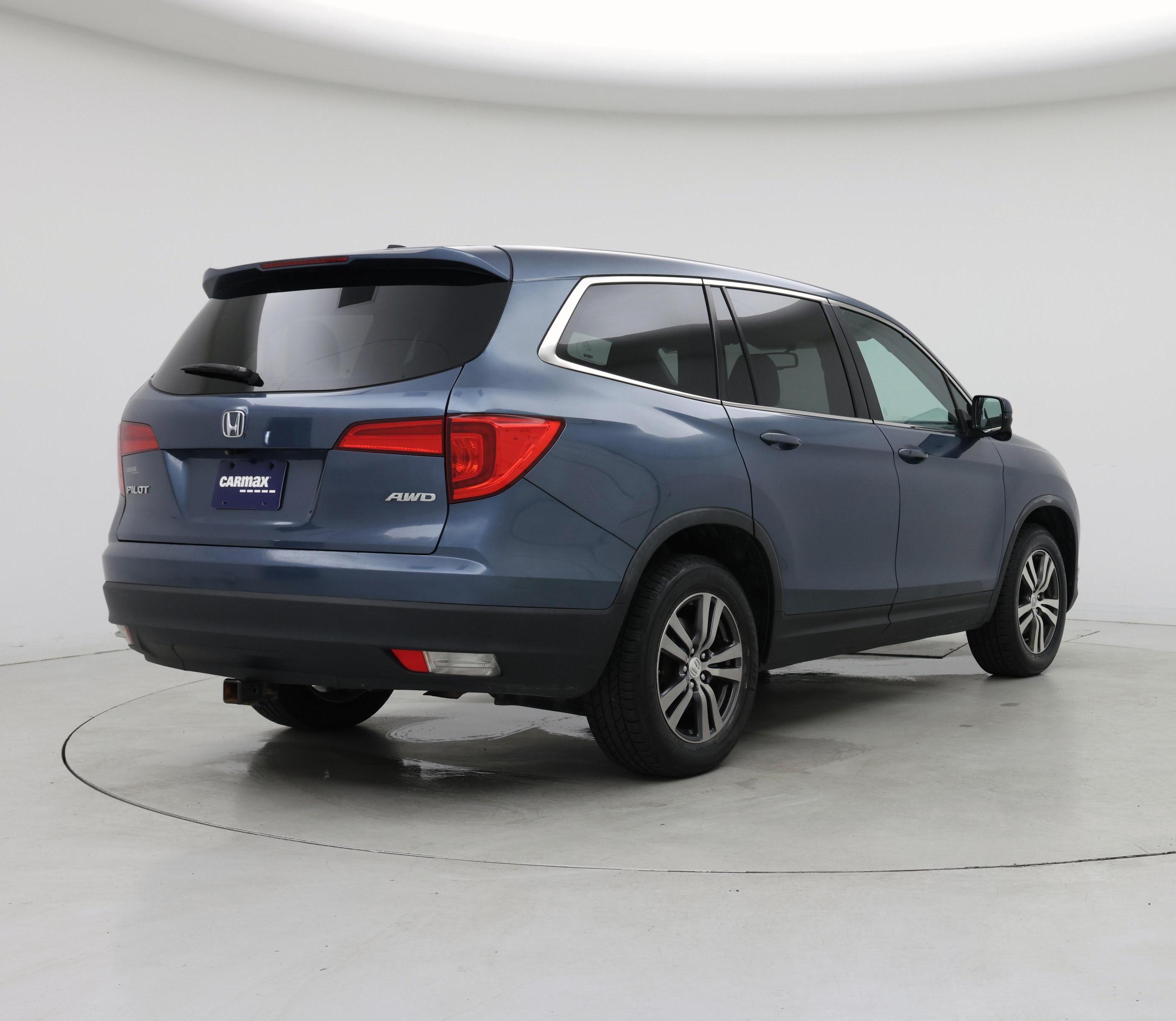 Thumbnail: 2017 Honda Pilot - 8