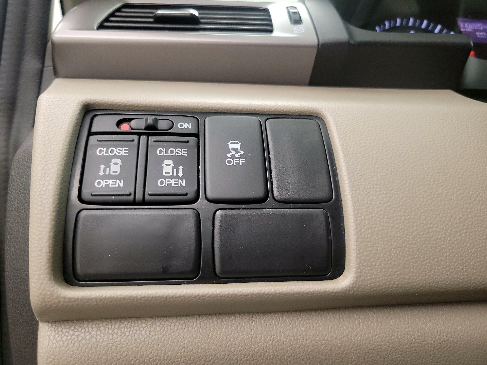 Thumbnail: 2016 Honda Odyssey - 13