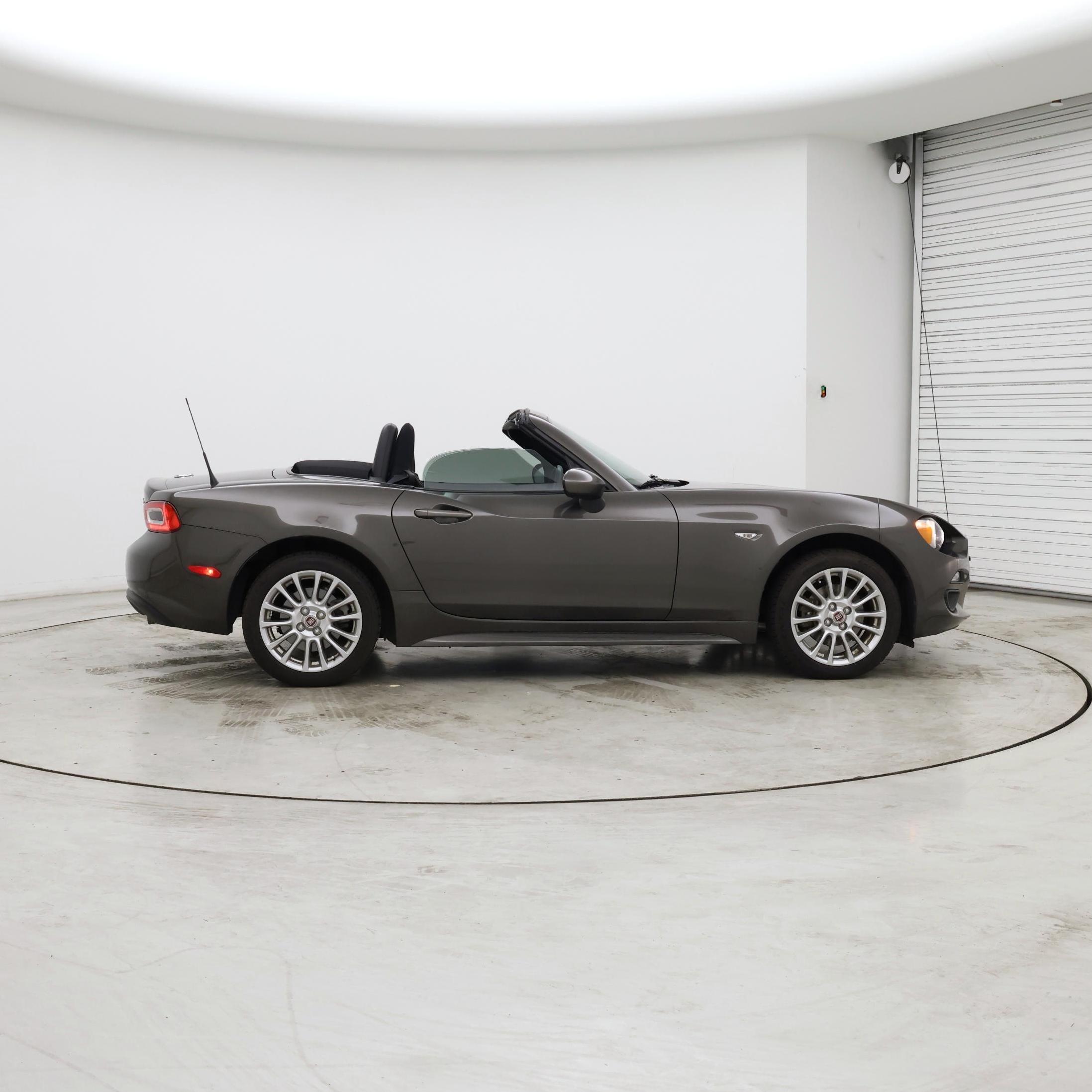 Thumbnail: 2018 Fiat 124 Spider - 3