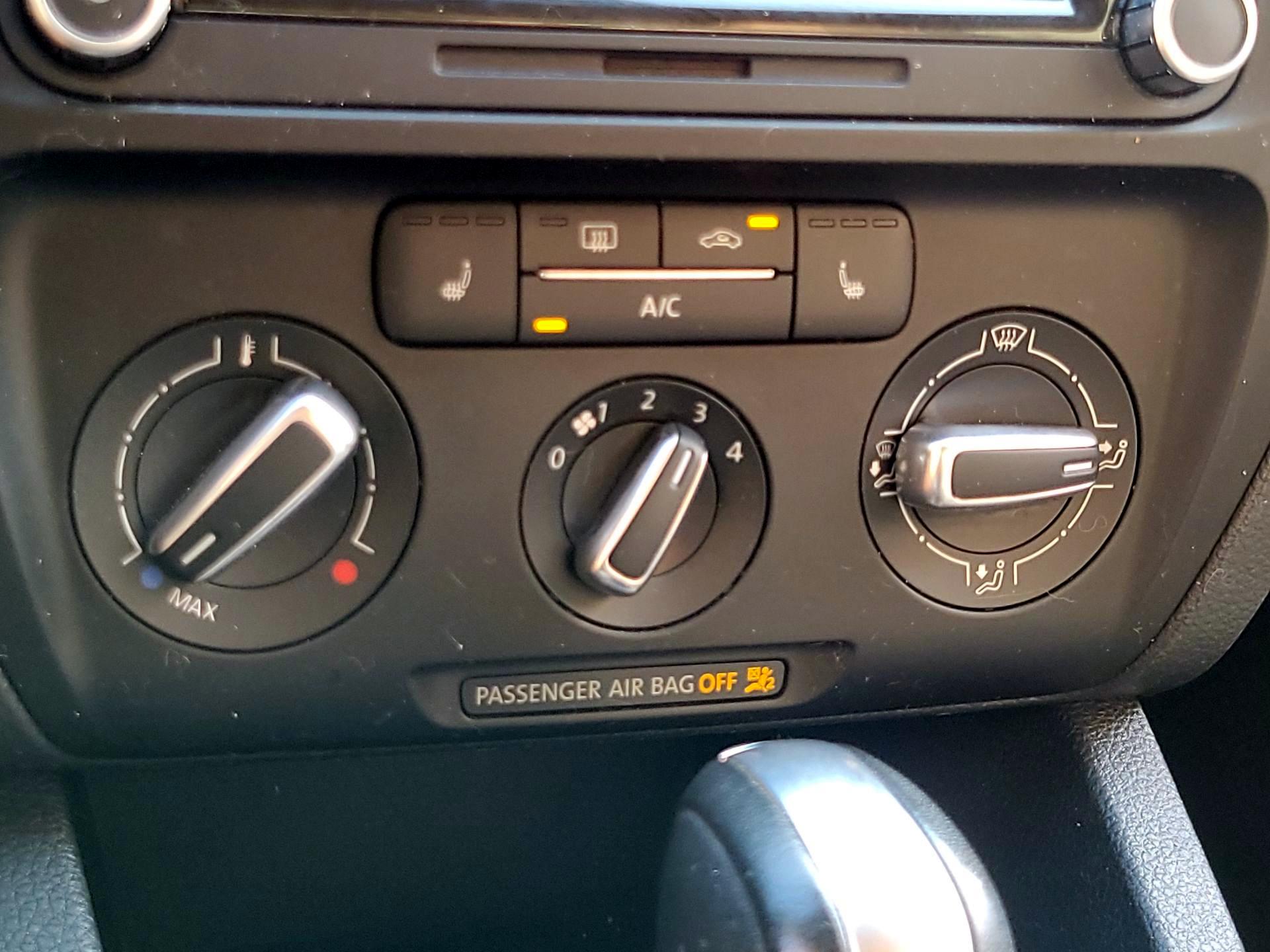 Thumbnail: 2014 Volkswagen Jetta - 15