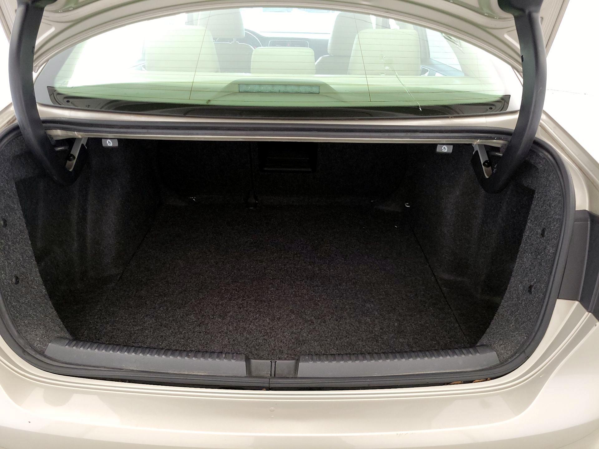 Thumbnail: 2014 Volkswagen Jetta - 20