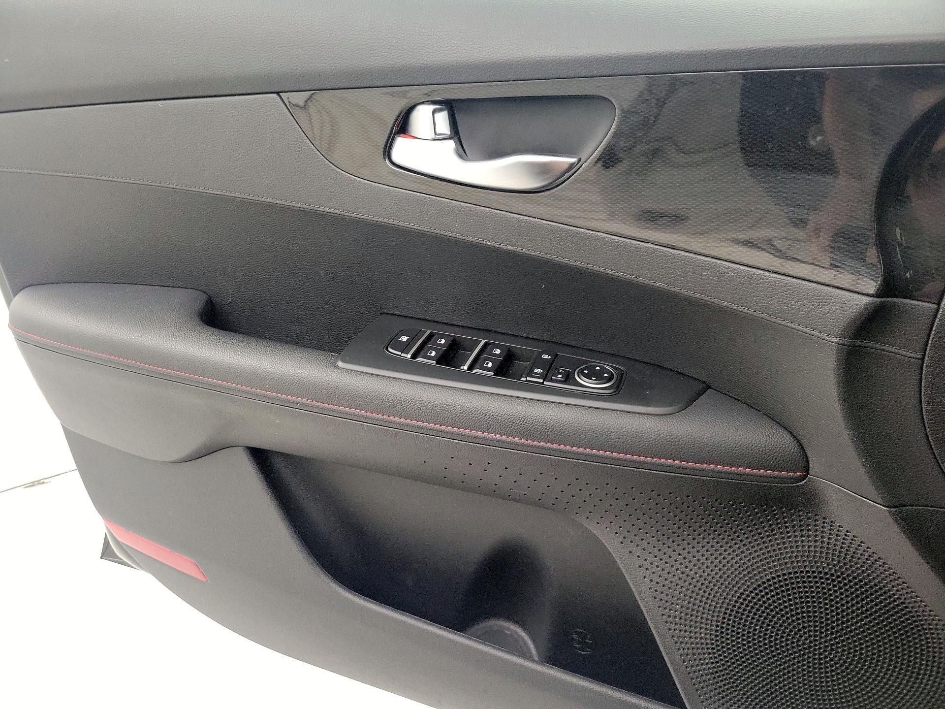 Thumbnail: 2022 Kia Forte - 12