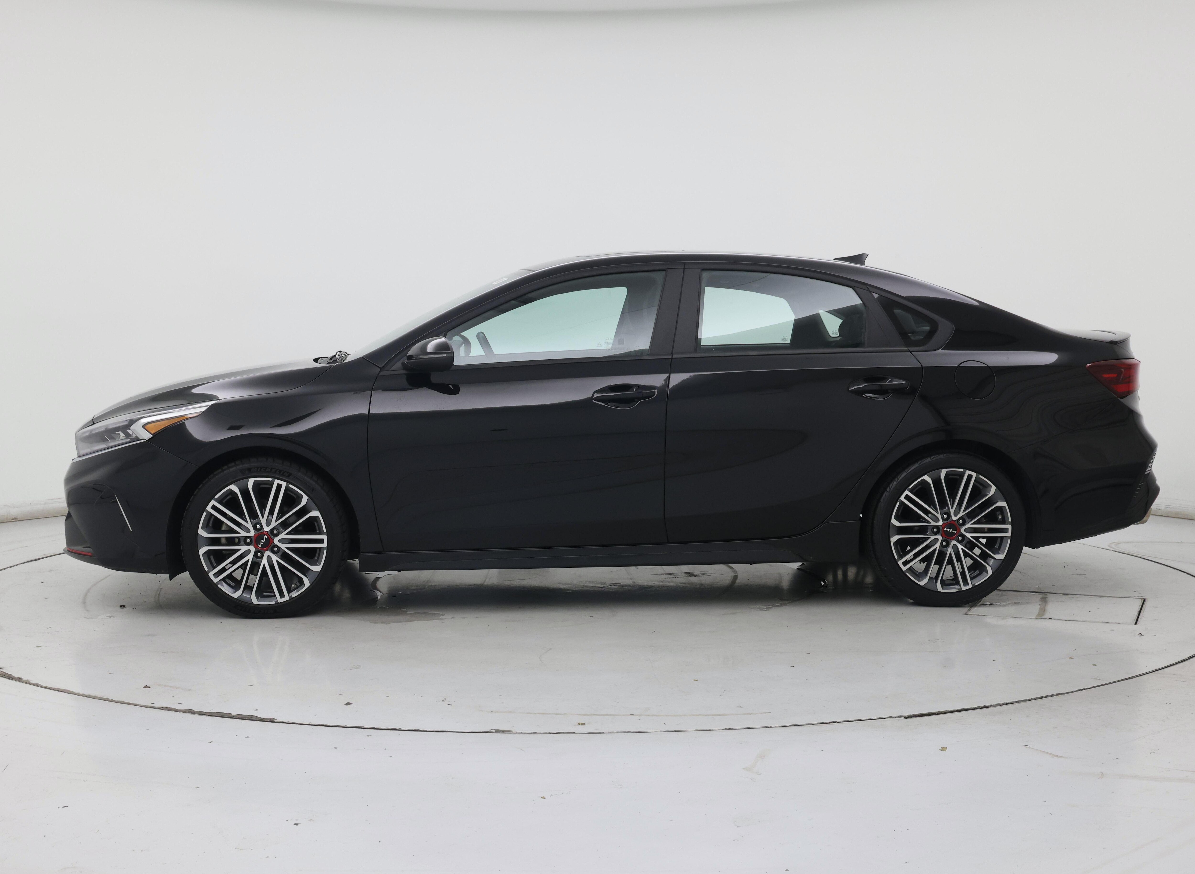 Thumbnail: 2022 Kia Forte - 3