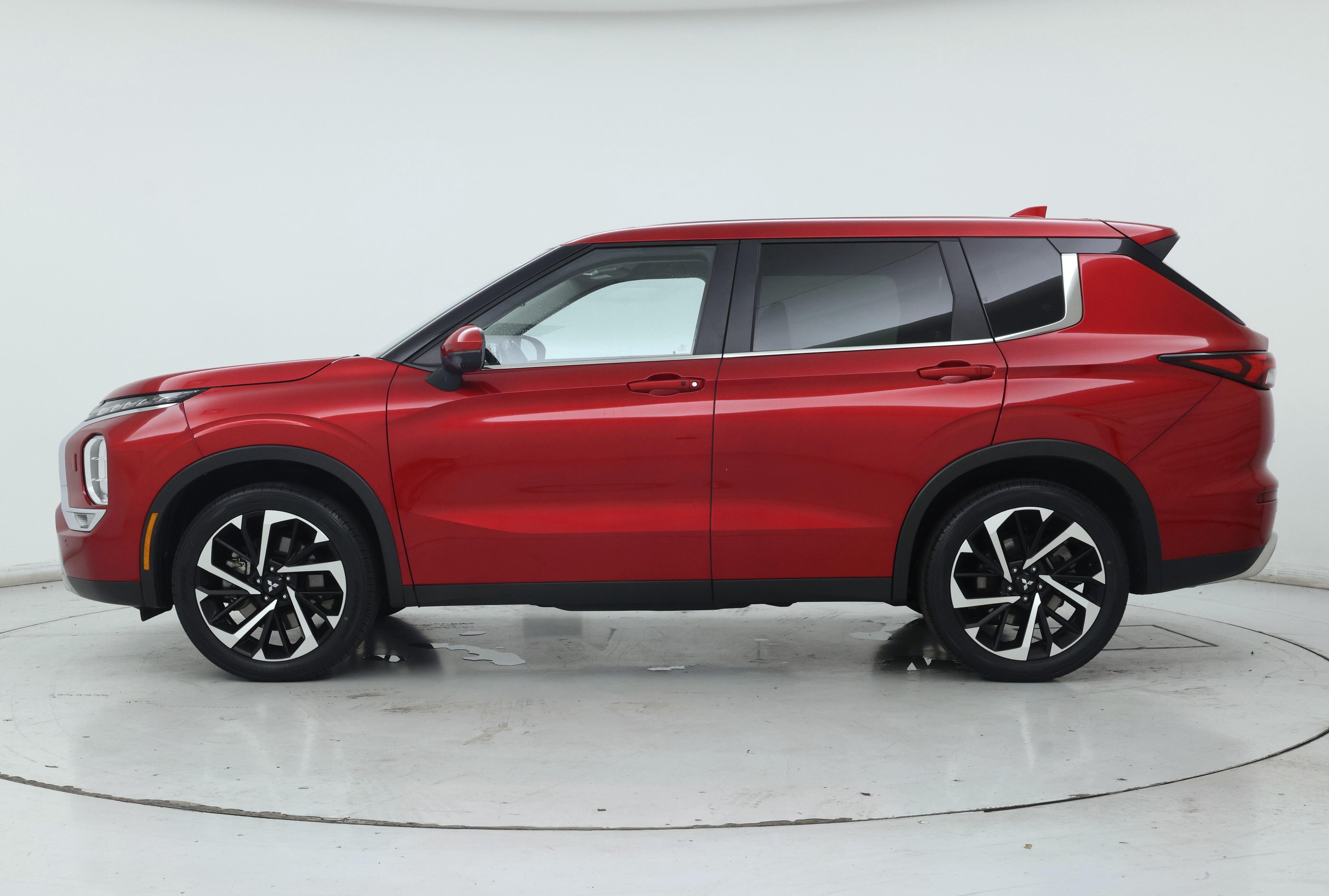 Thumbnail: 2022 Mitsubishi Outlander - 3
