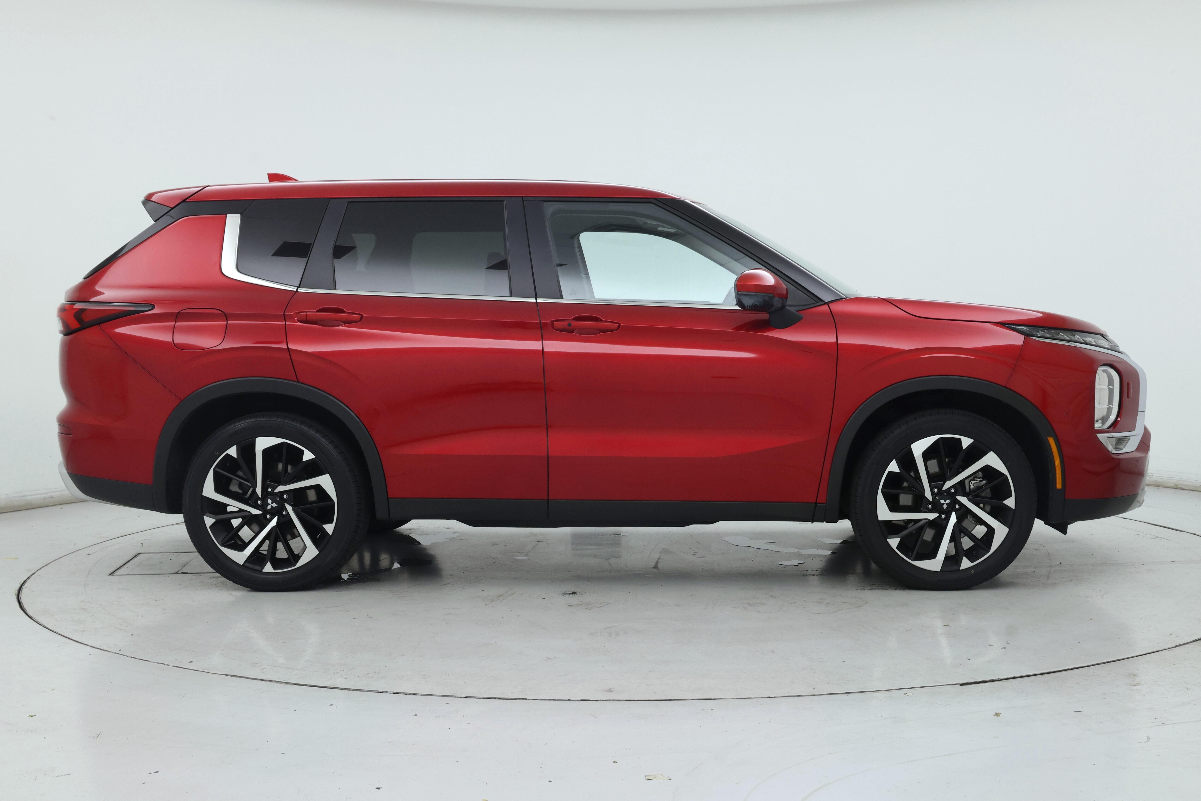 Thumbnail: 2022 Mitsubishi Outlander - 7
