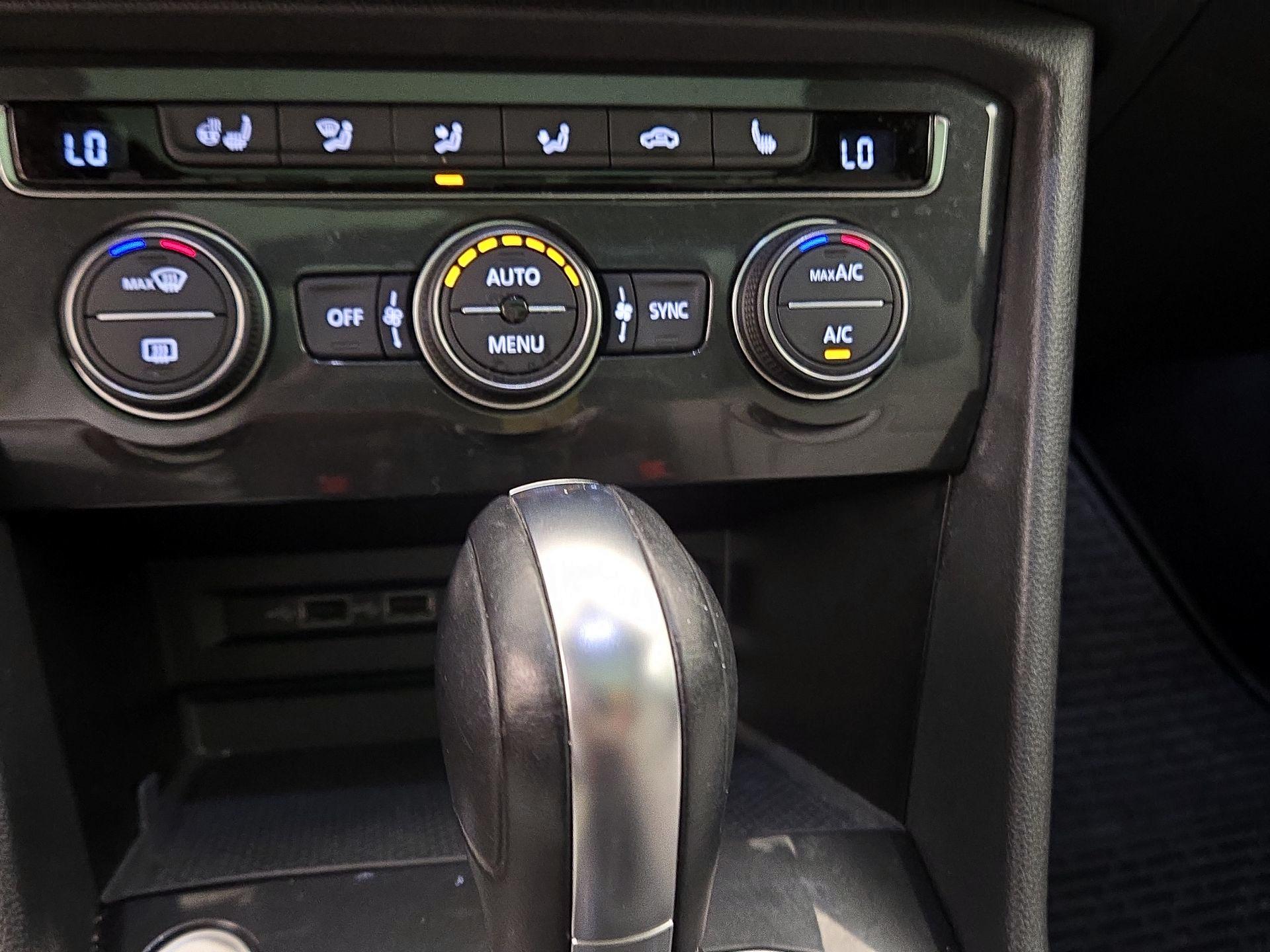 Thumbnail: 2019 Volkswagen Tiguan - 16