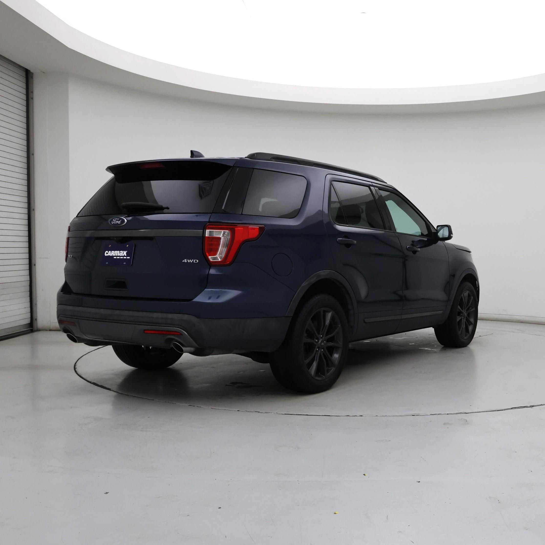Thumbnail: 2017 Ford Explorer - 8