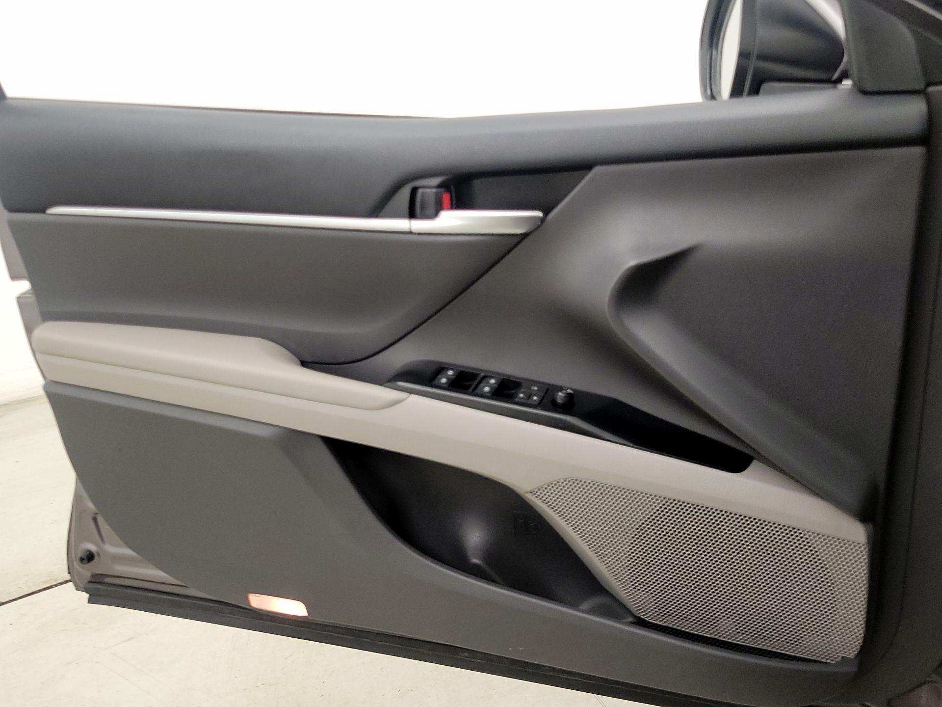 Thumbnail: 2018 Toyota Camry - 12