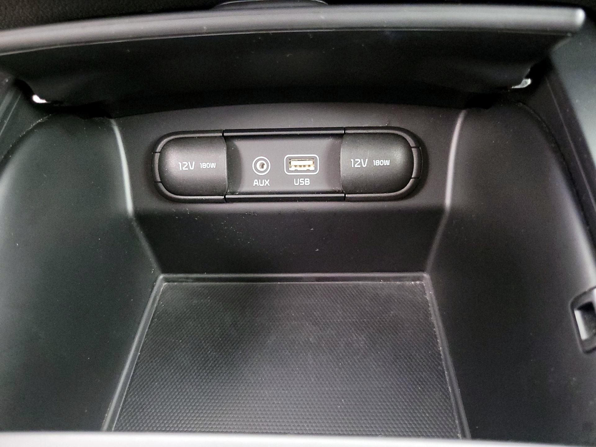 Thumbnail: 2016 Kia Sorento - 18
