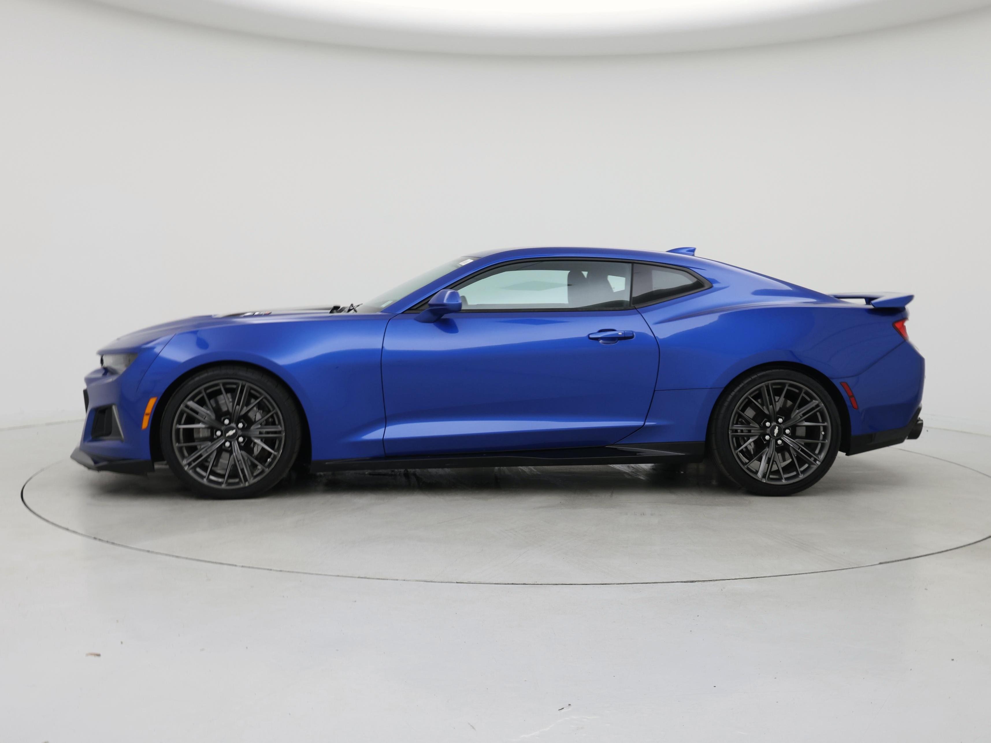 Thumbnail: 2018 Chevrolet Camaro - 3
