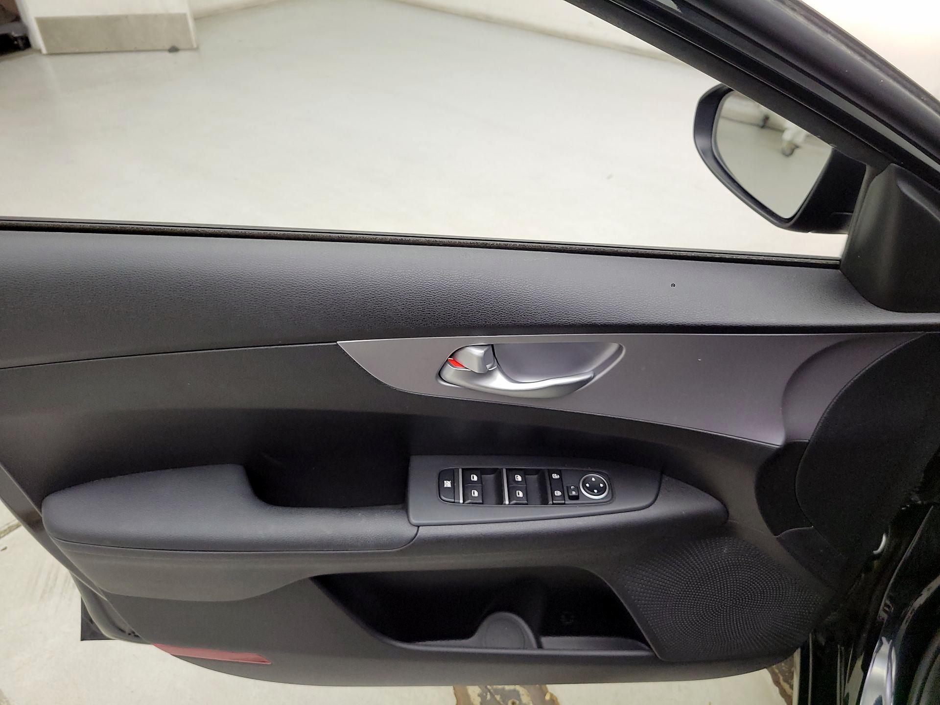 Thumbnail: 2023 Kia Forte - 12