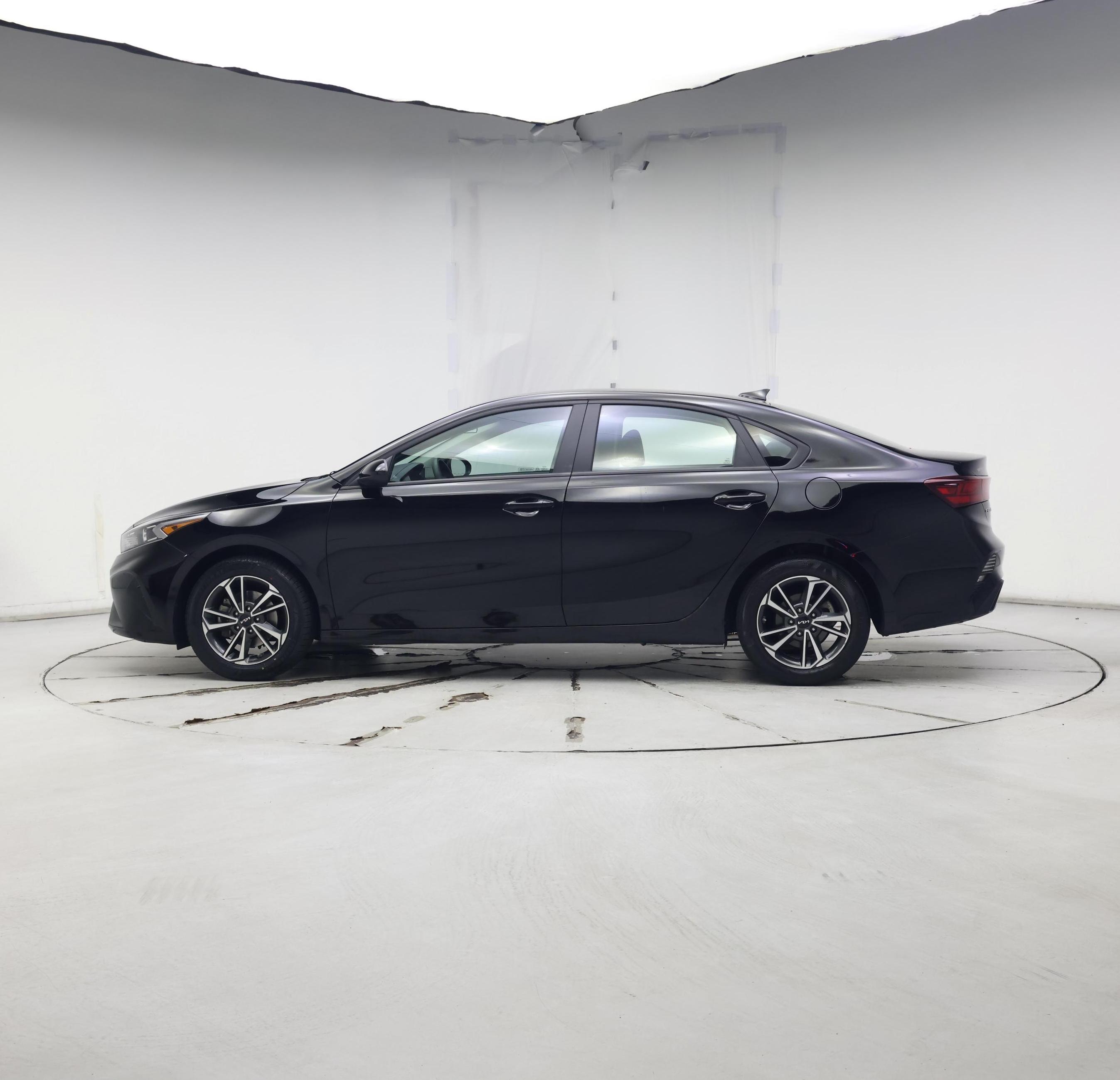 Thumbnail: 2023 Kia Forte - 3