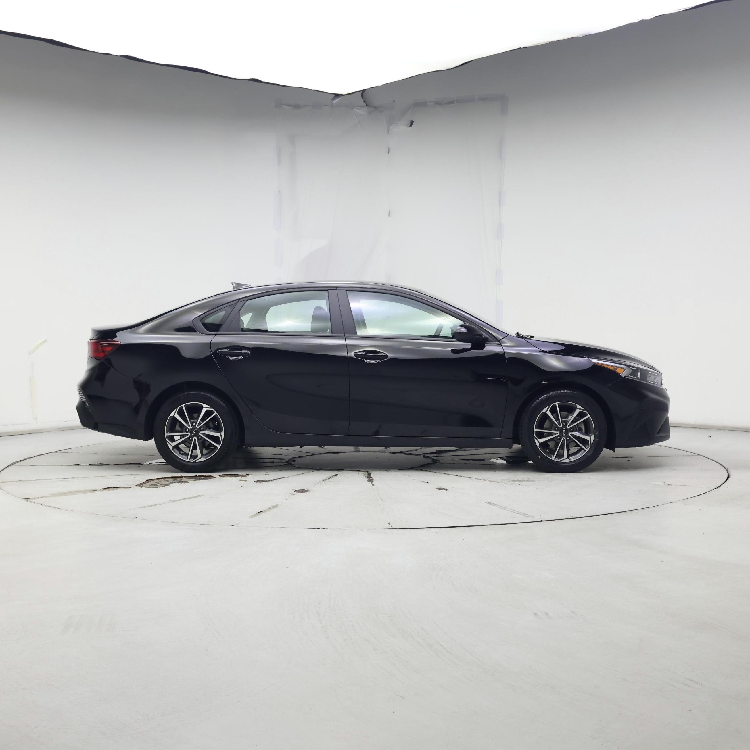 Thumbnail: 2023 Kia Forte - 7