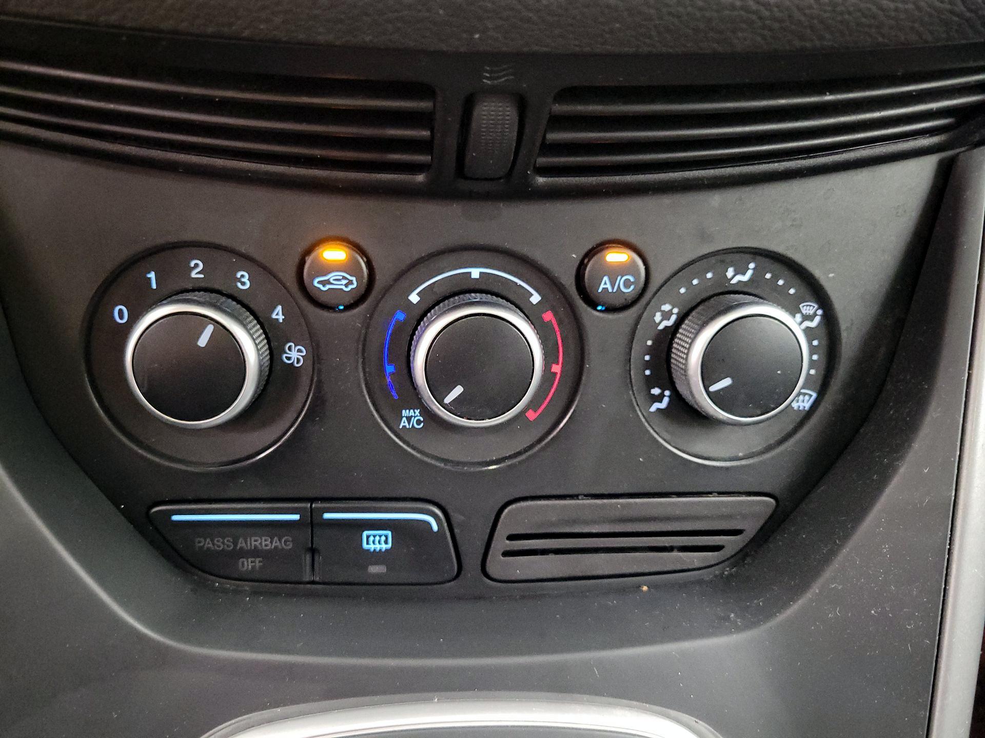 Thumbnail: 2014 Ford Escape - 16