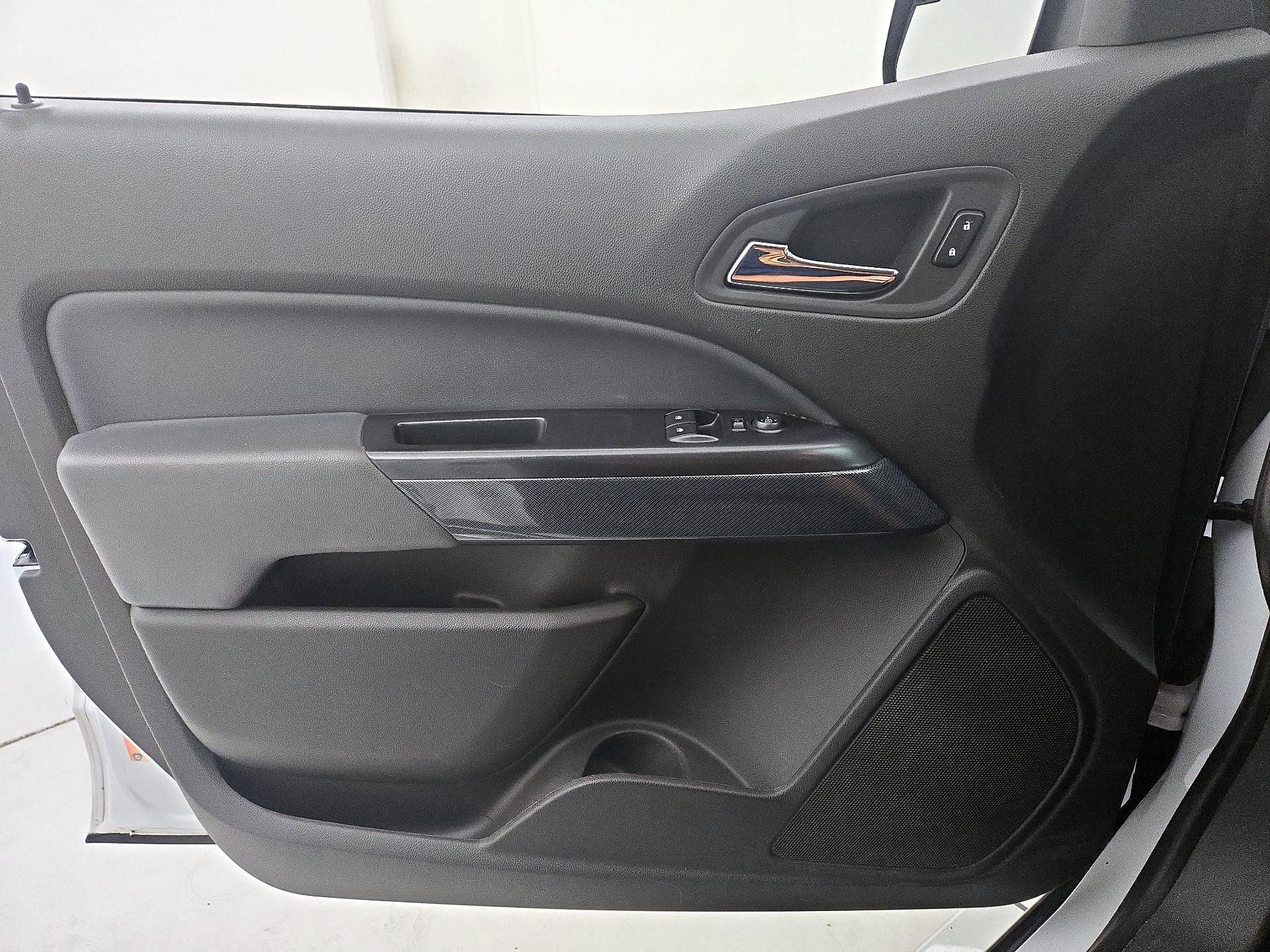 Thumbnail: 2015 Chevrolet Colorado - 12