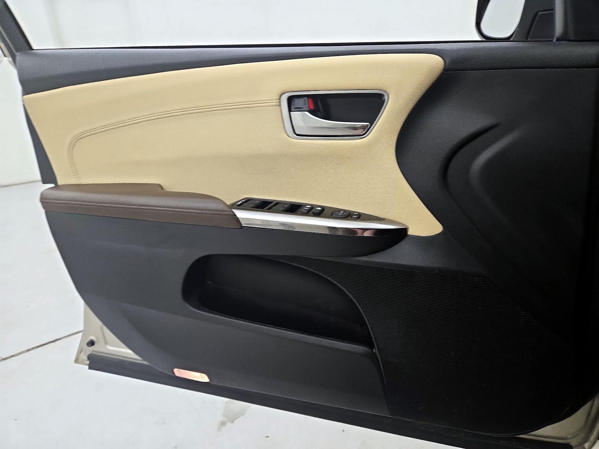 Thumbnail: 2016 Toyota Avalon - 12