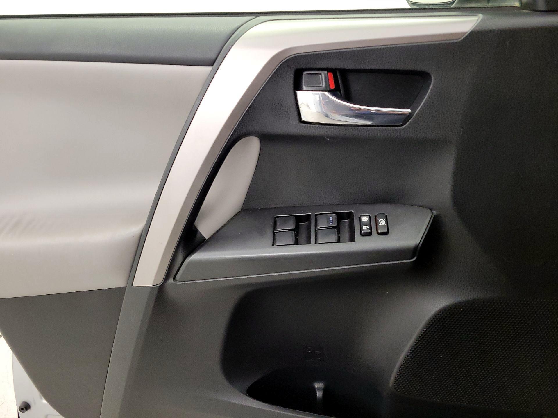 Thumbnail: 2017 Toyota RAV4 - 12