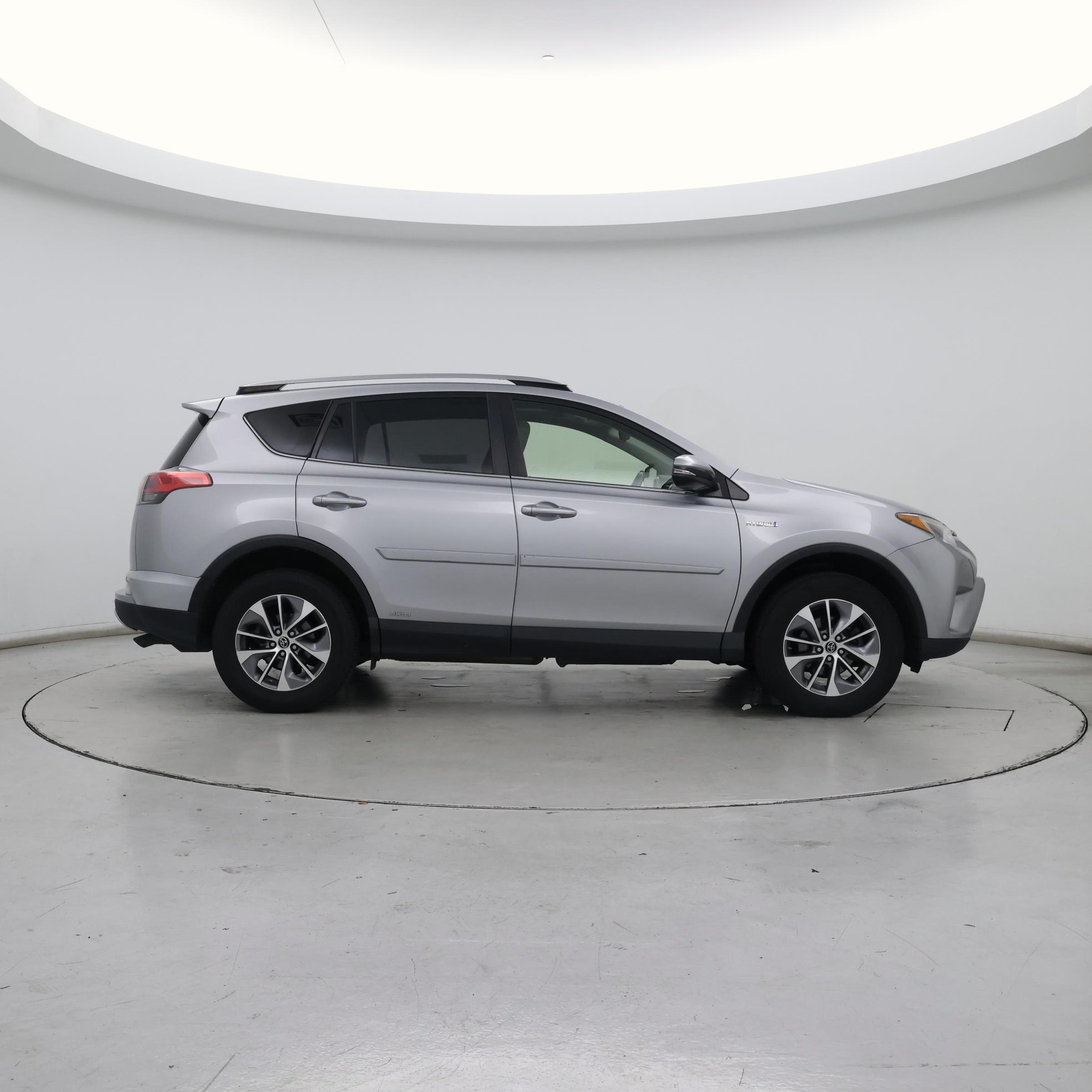 Thumbnail: 2017 Toyota RAV4 - 7
