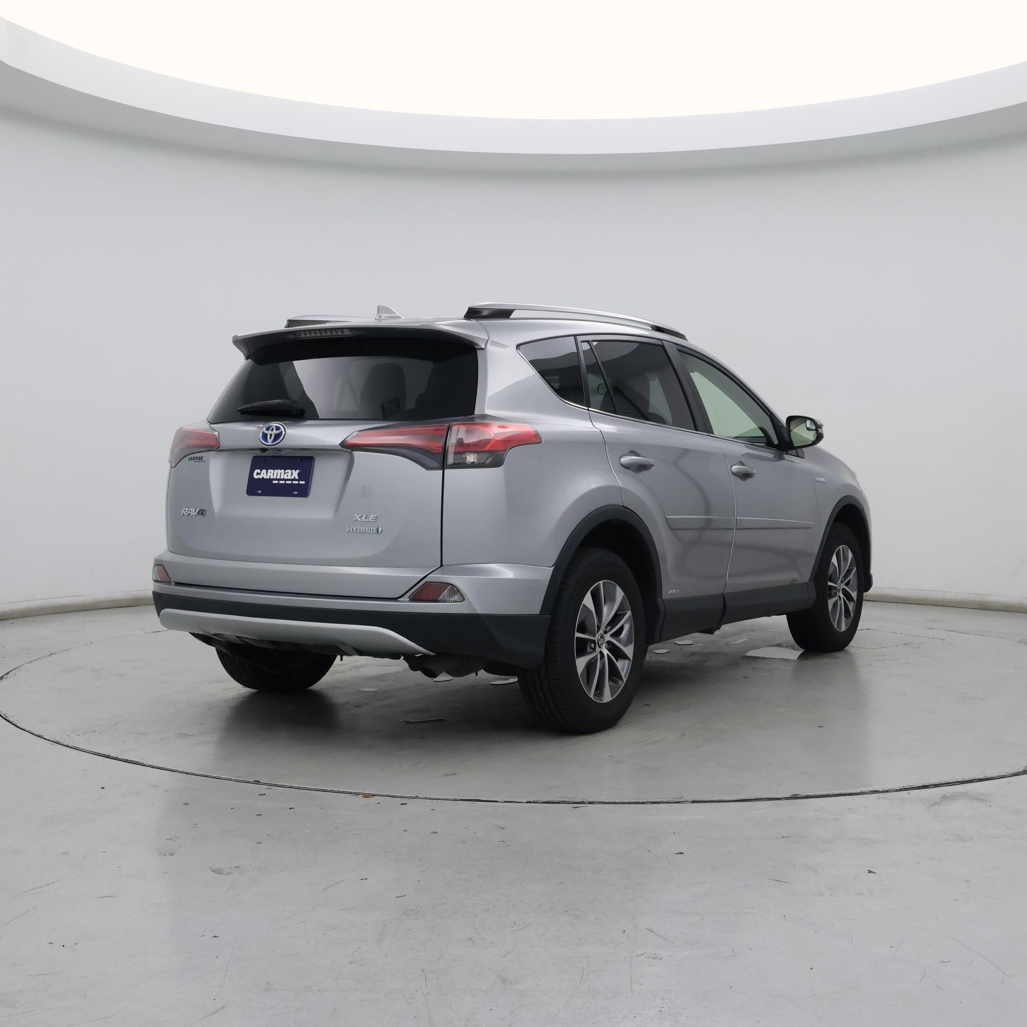 Thumbnail: 2017 Toyota RAV4 - 8
