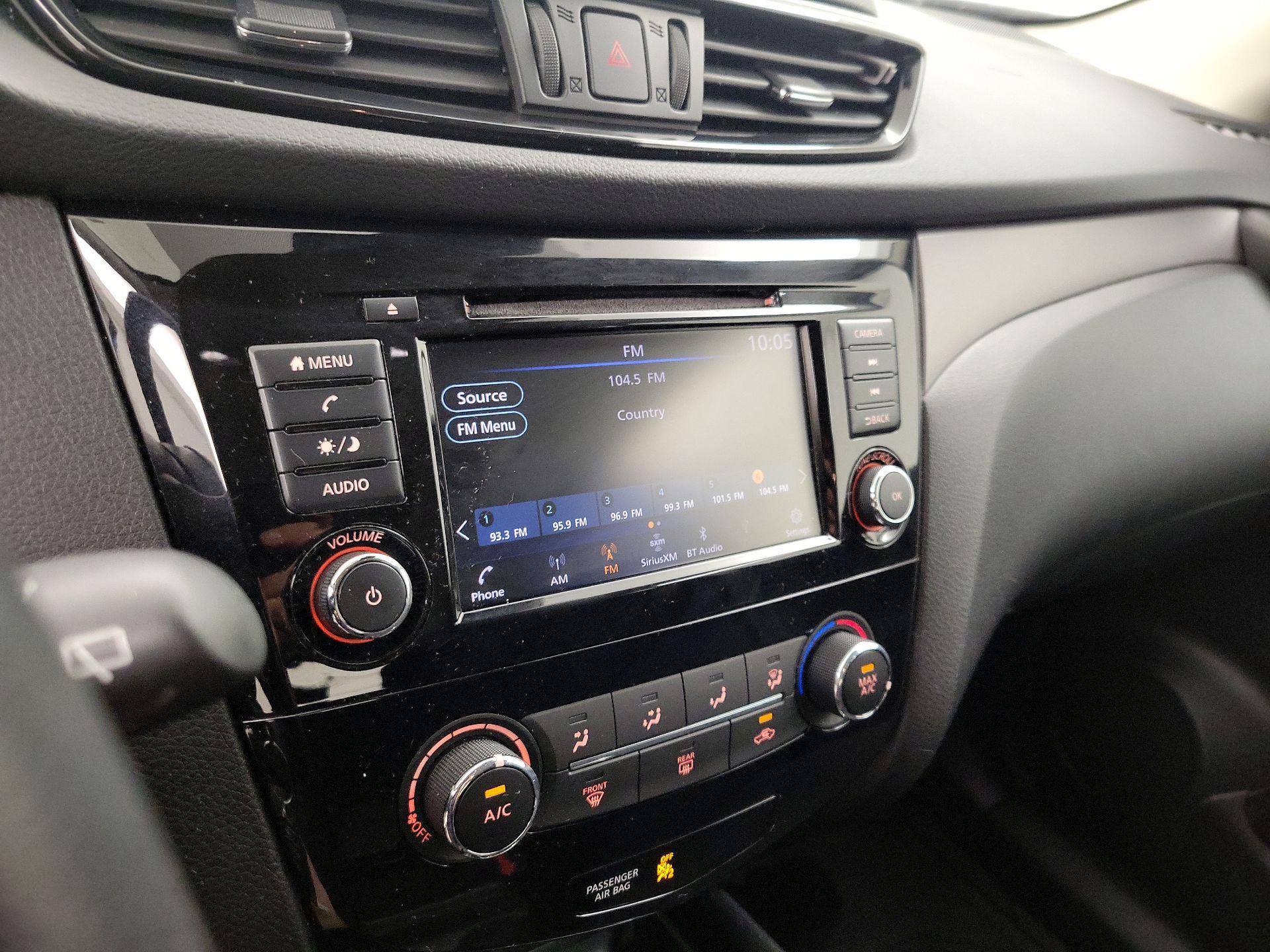 Thumbnail: 2020 Nissan Rogue Sport - 15