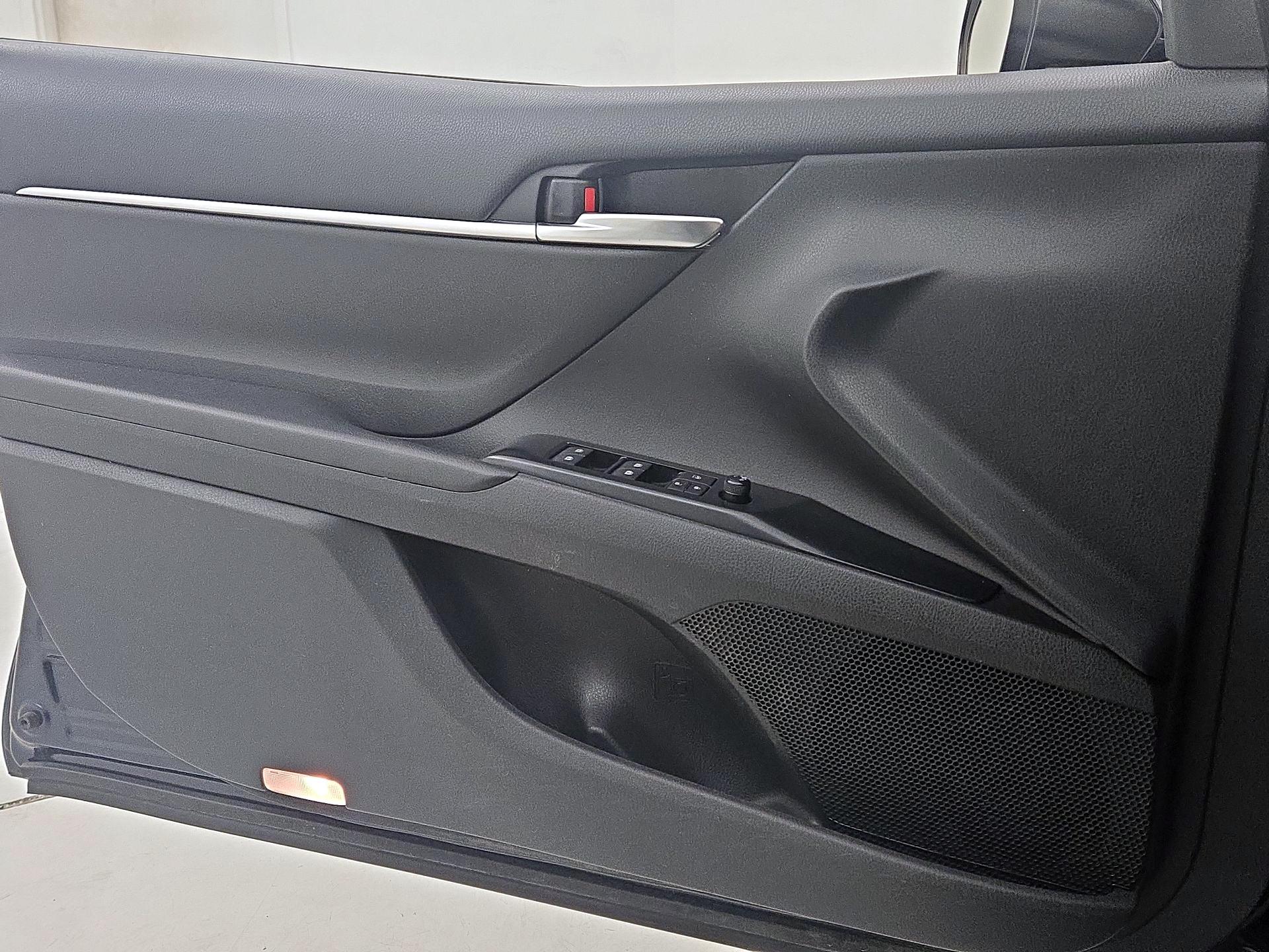 Thumbnail: 2019 Toyota Camry - 12
