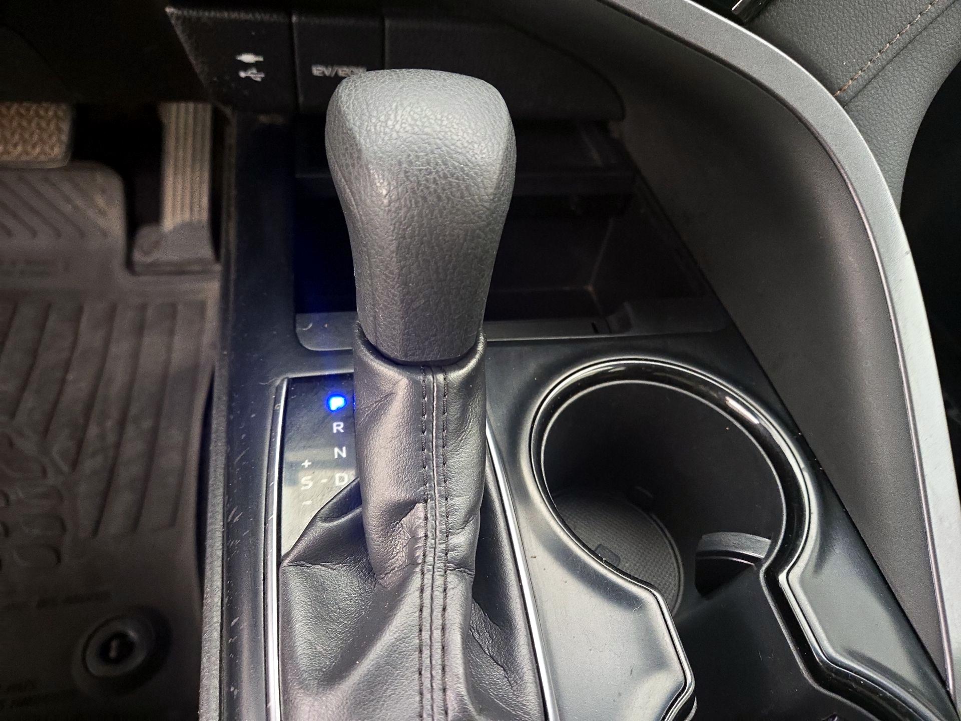 Thumbnail: 2019 Toyota Camry - 16