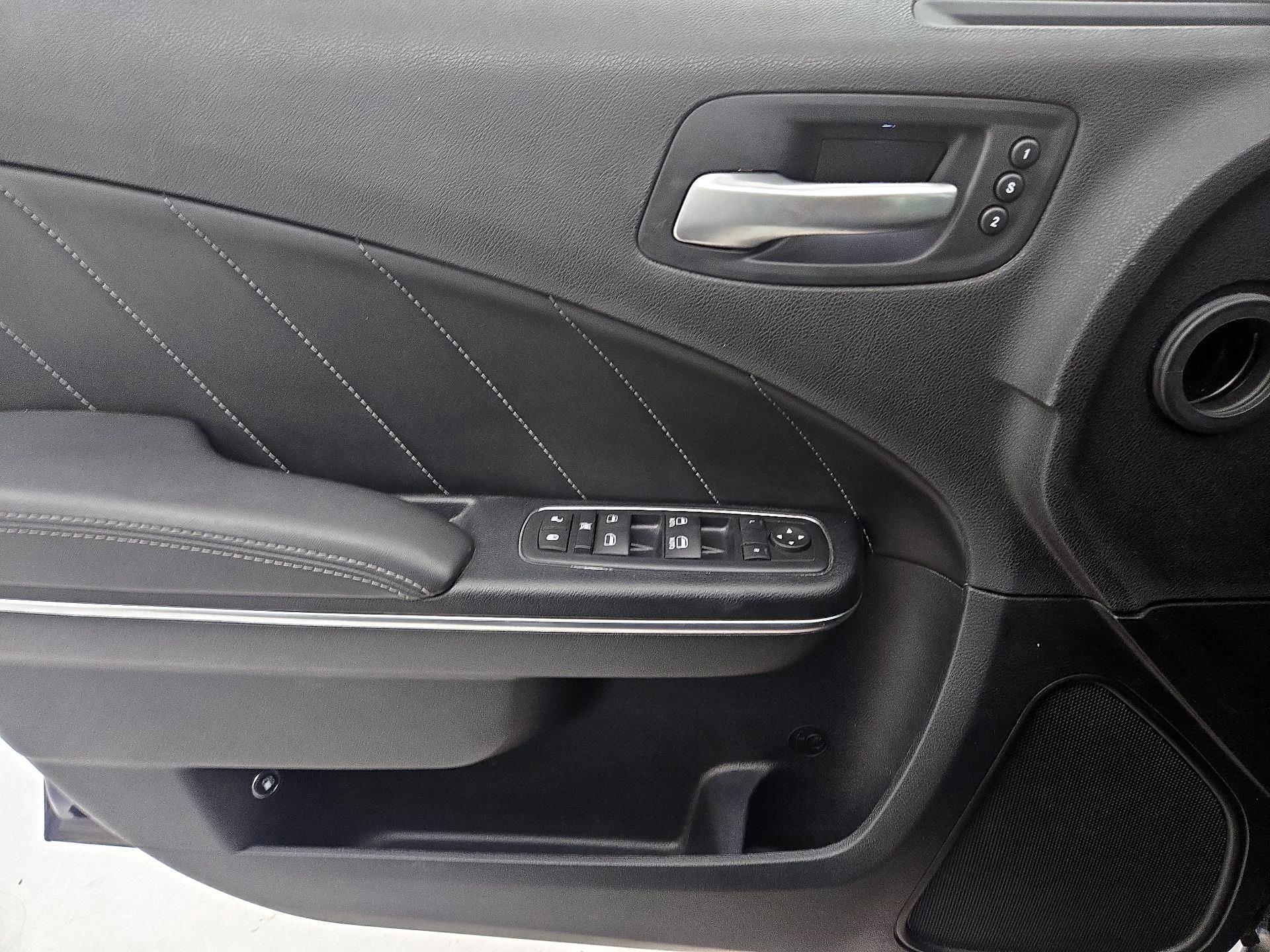 Thumbnail: 2016 Dodge Charger - 12