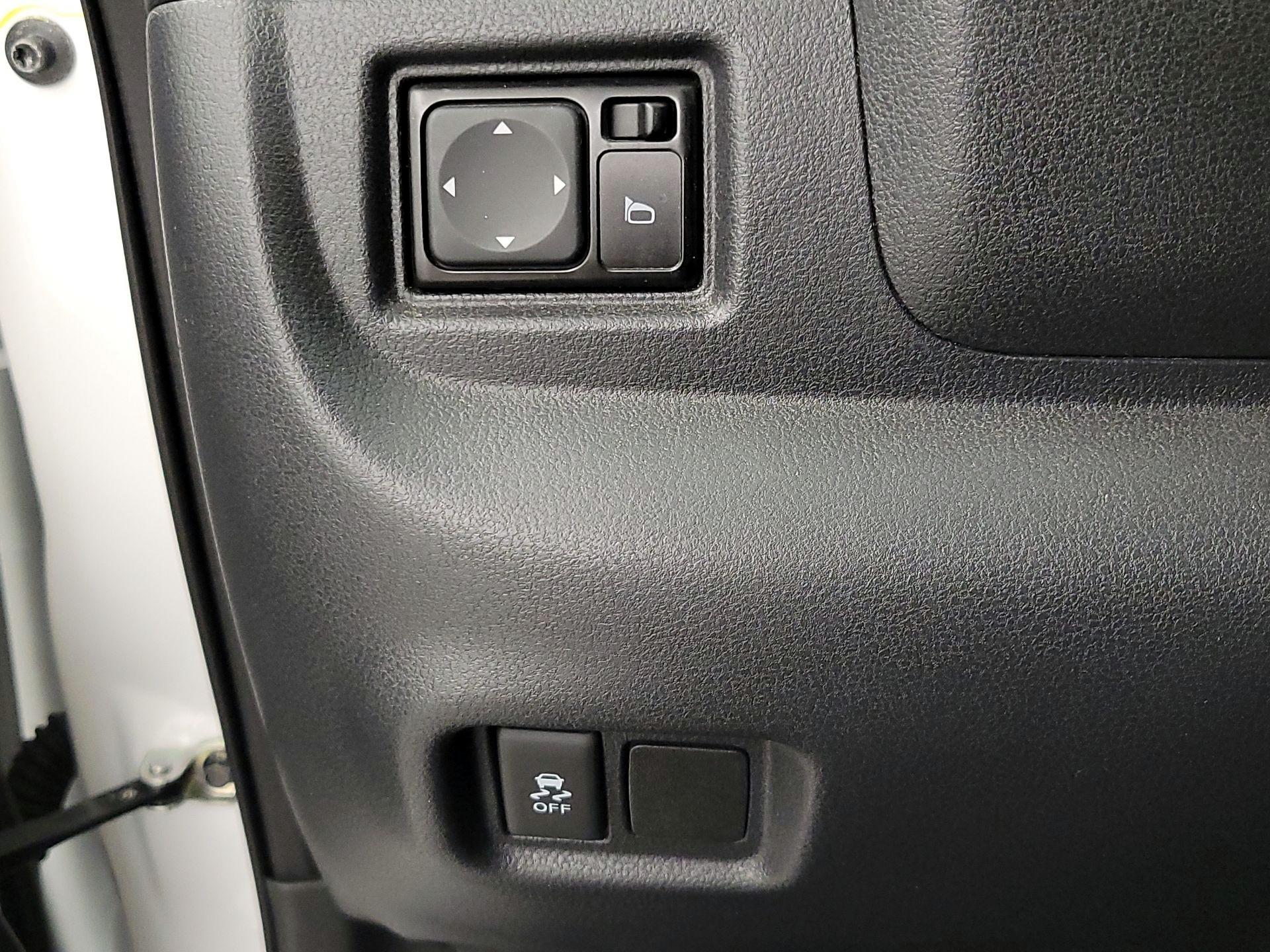 Thumbnail: 2017 Nissan Versa Note - 13