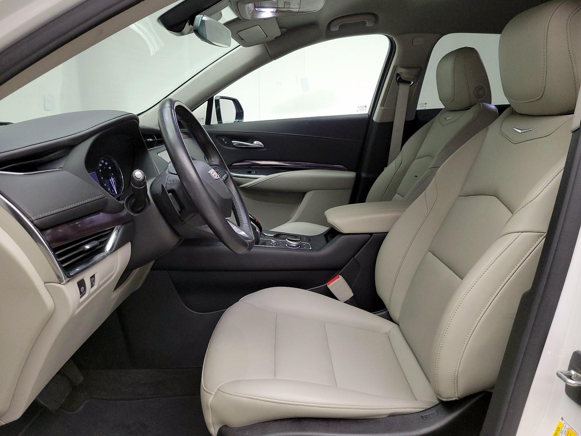 Thumbnail: 2021 Cadillac XT4 - 11