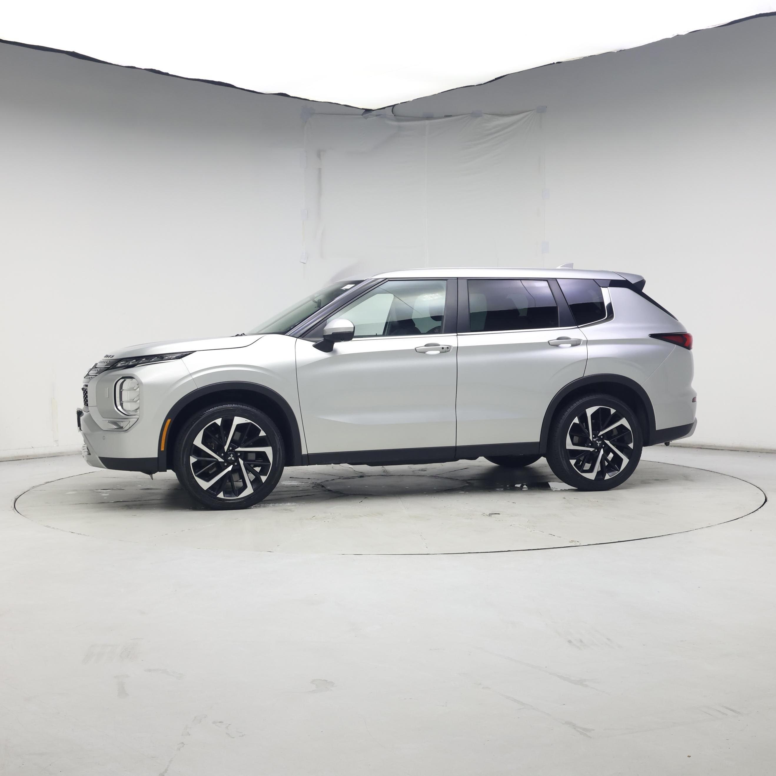 Thumbnail: 2022 Mitsubishi Outlander - 3