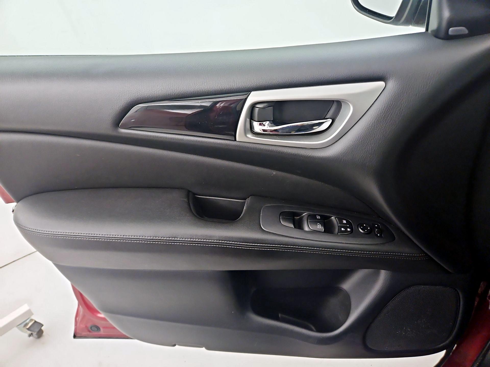 Thumbnail: 2019 Nissan Pathfinder - 12