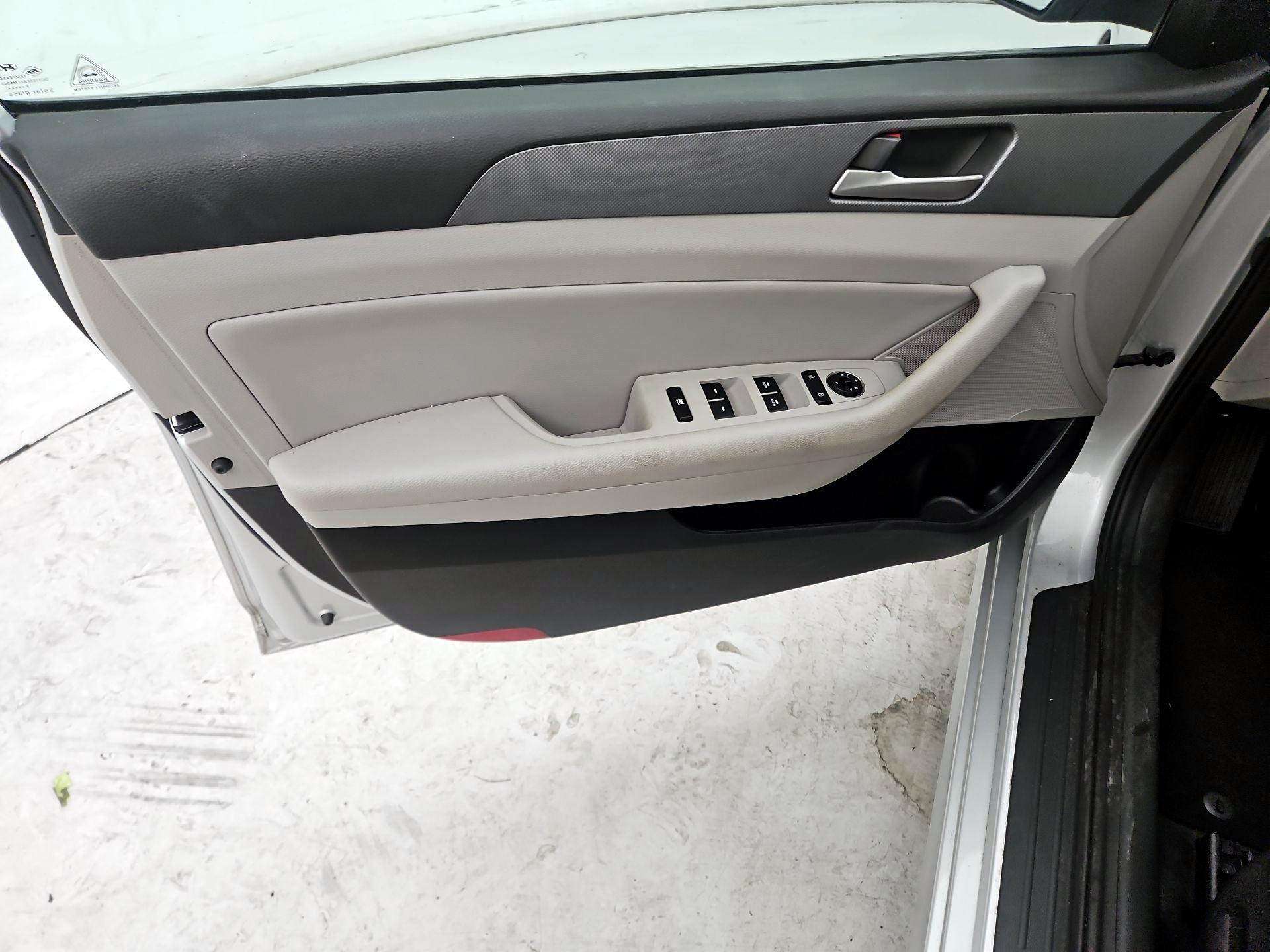 Thumbnail: 2019 Hyundai Sonata - 12