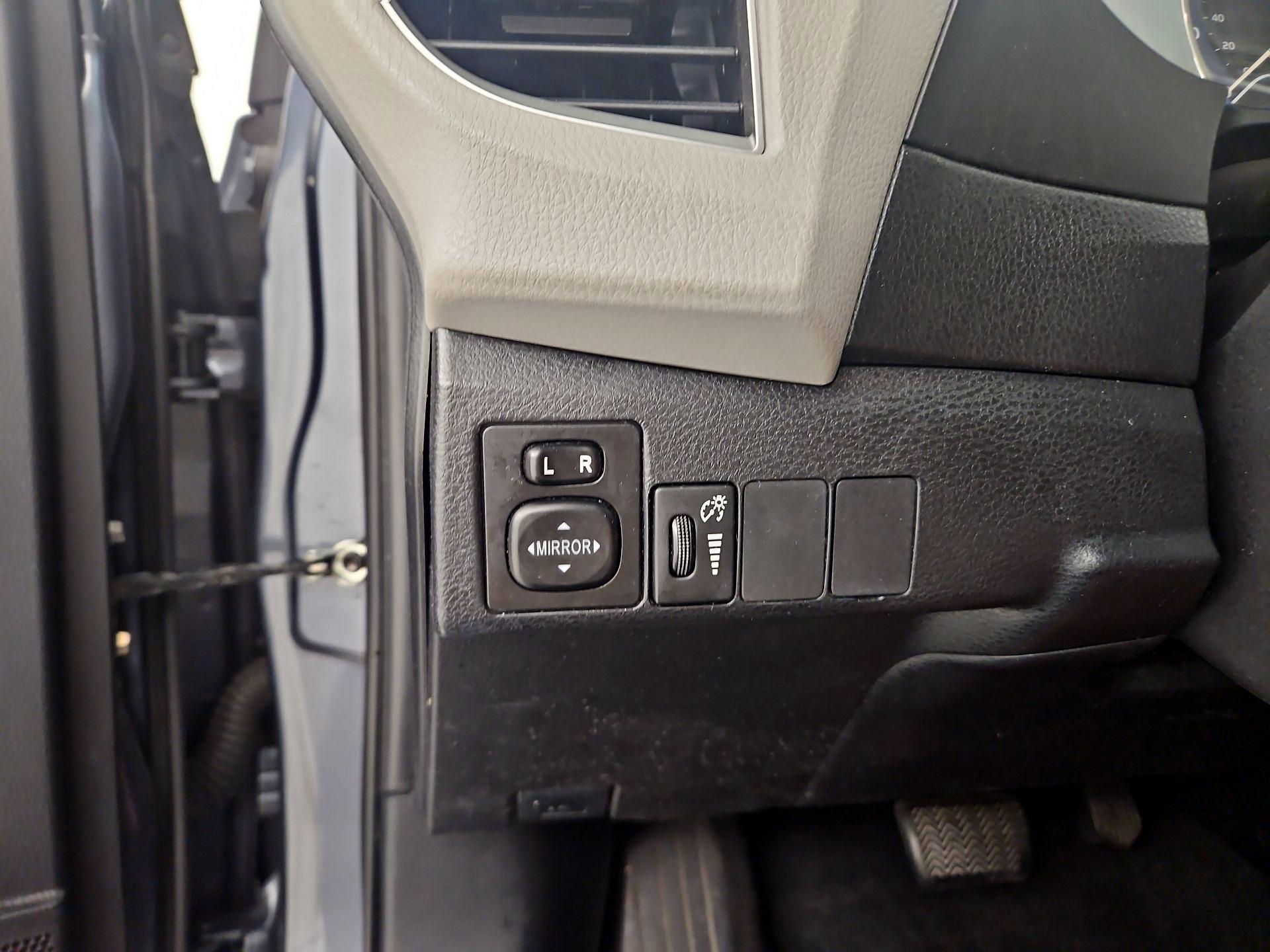 Thumbnail: 2014 Toyota Corolla - 13