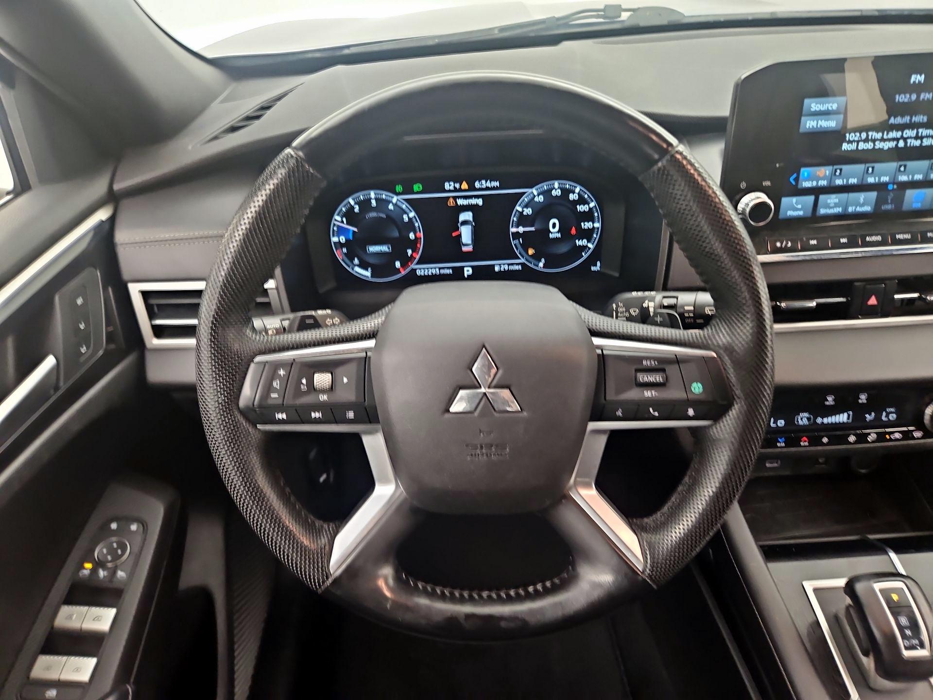 Thumbnail: 2023 Mitsubishi Outlander - 10
