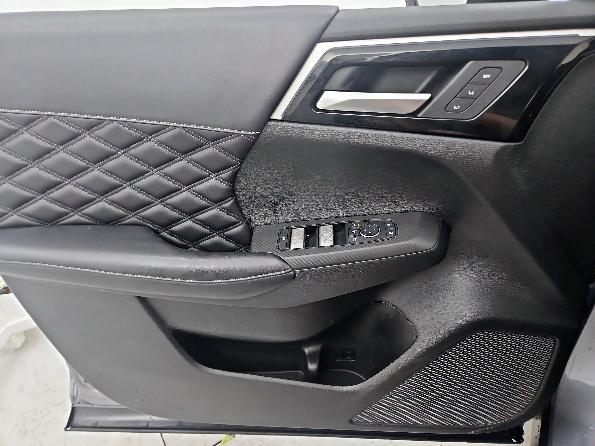 Thumbnail: 2023 Mitsubishi Outlander - 12