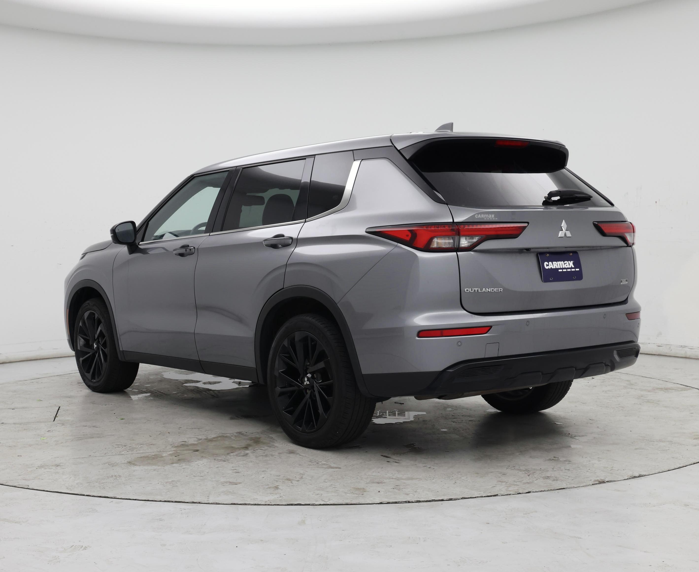 Thumbnail: 2023 Mitsubishi Outlander - 2
