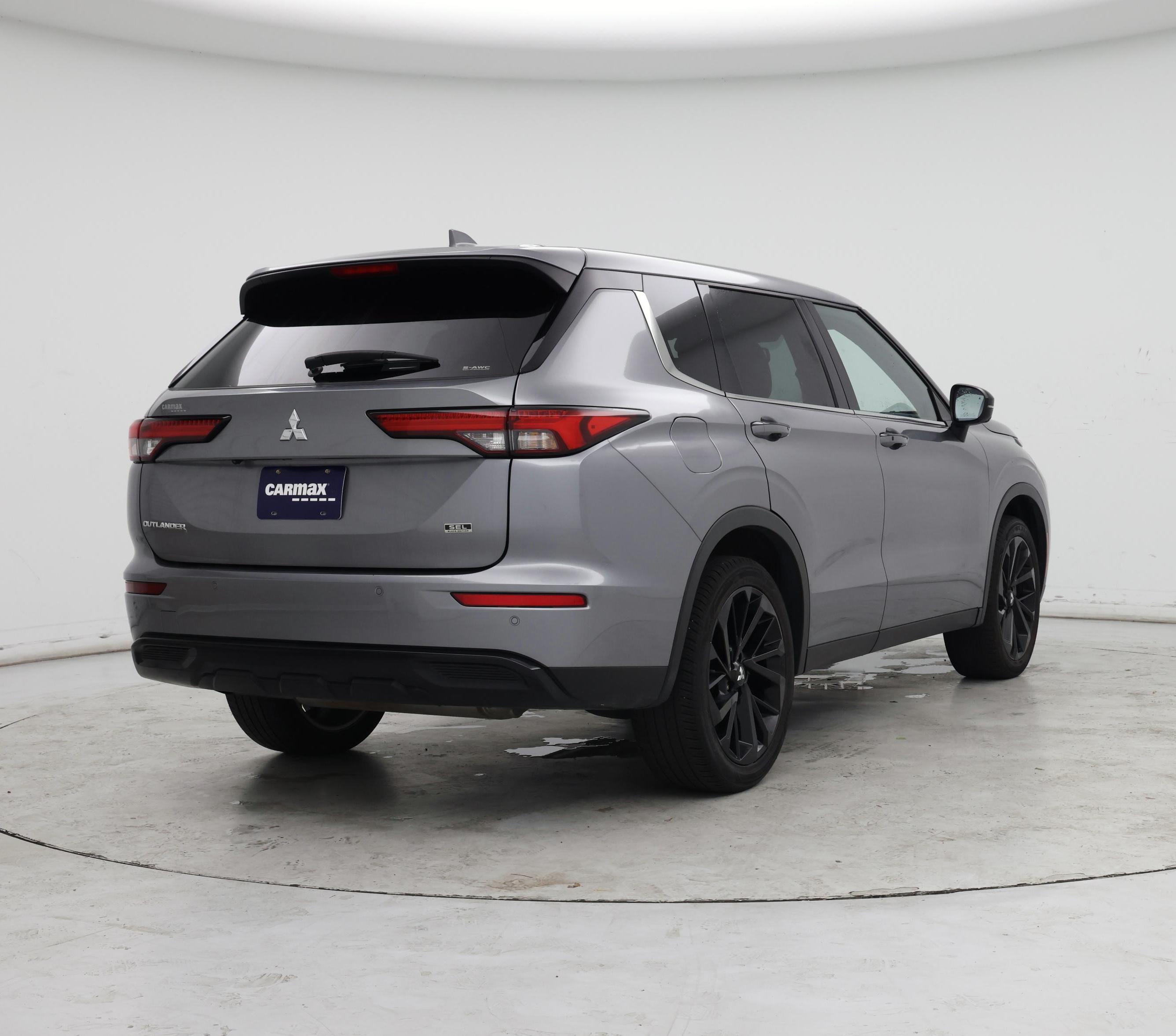 Thumbnail: 2023 Mitsubishi Outlander - 8