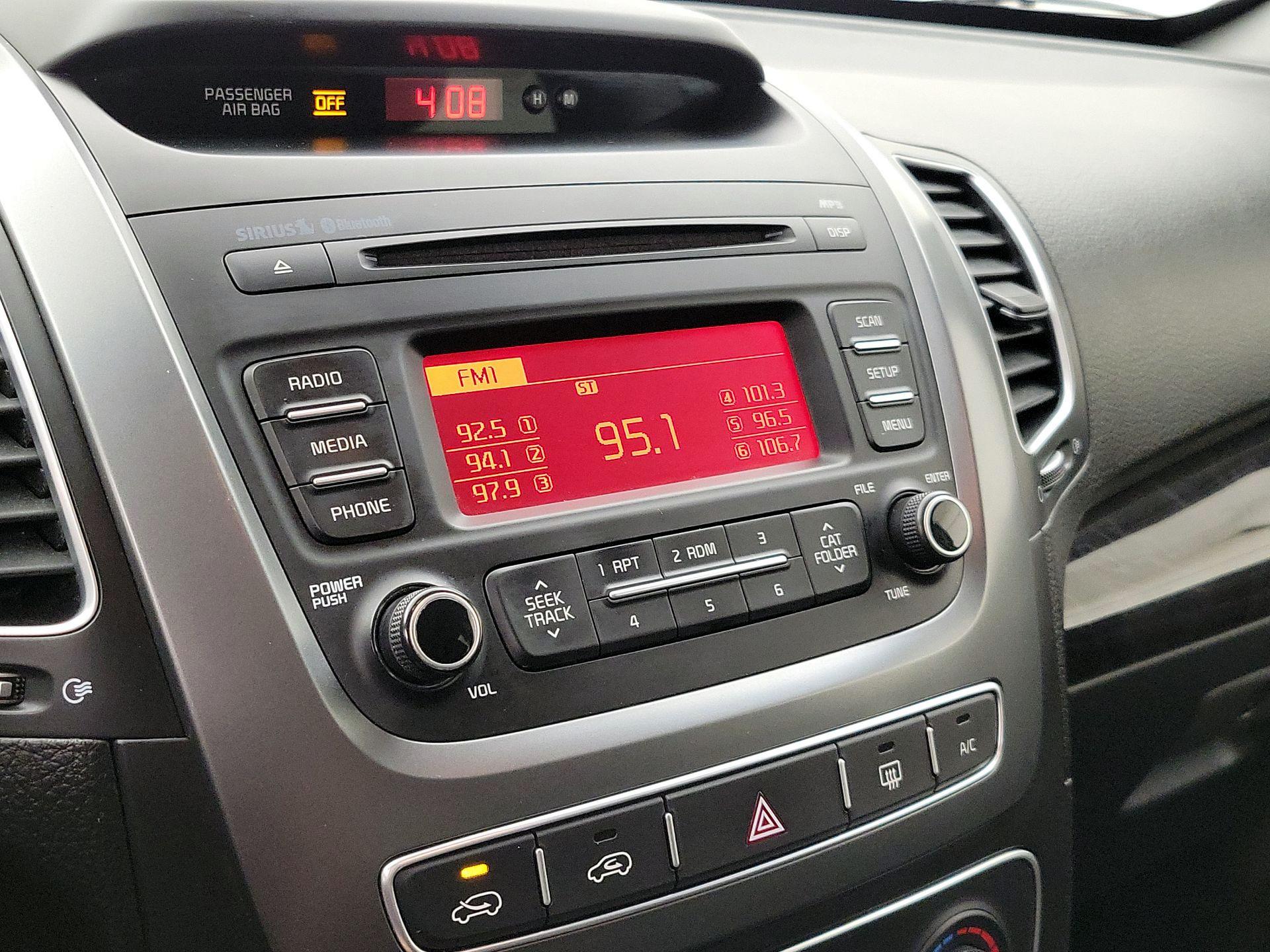 Thumbnail: 2015 Kia Sorento - 14
