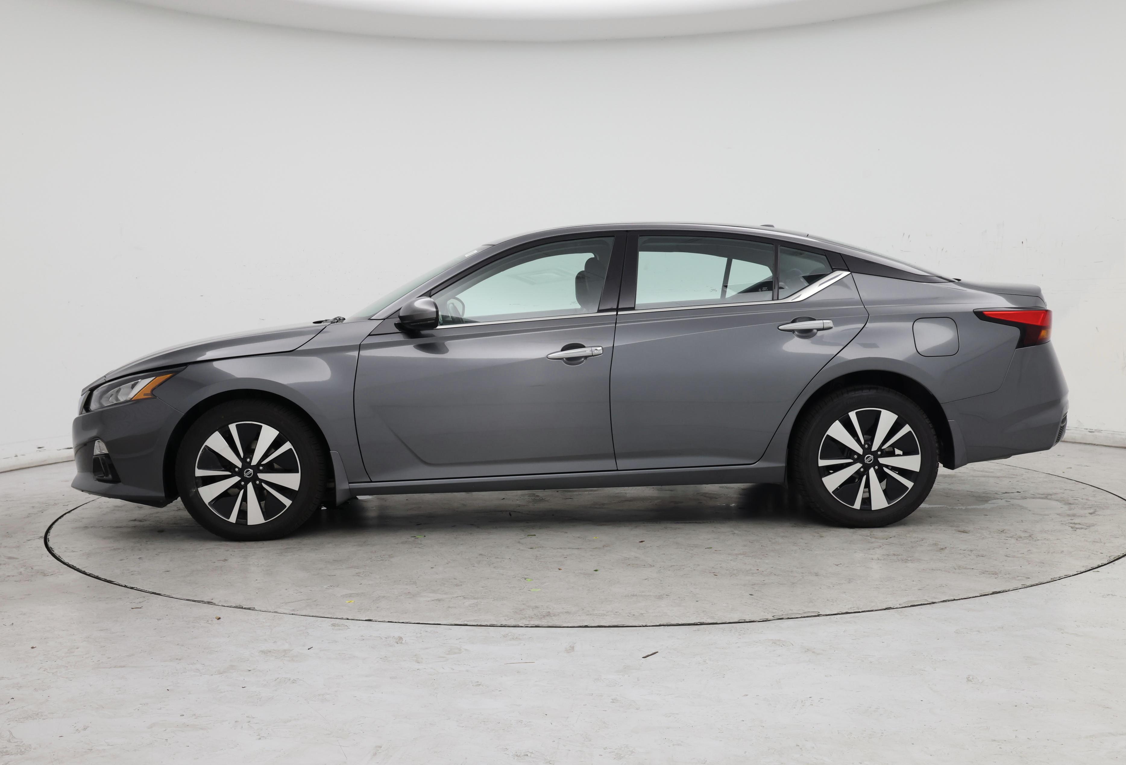 Thumbnail: 2019 Nissan Altima - 3