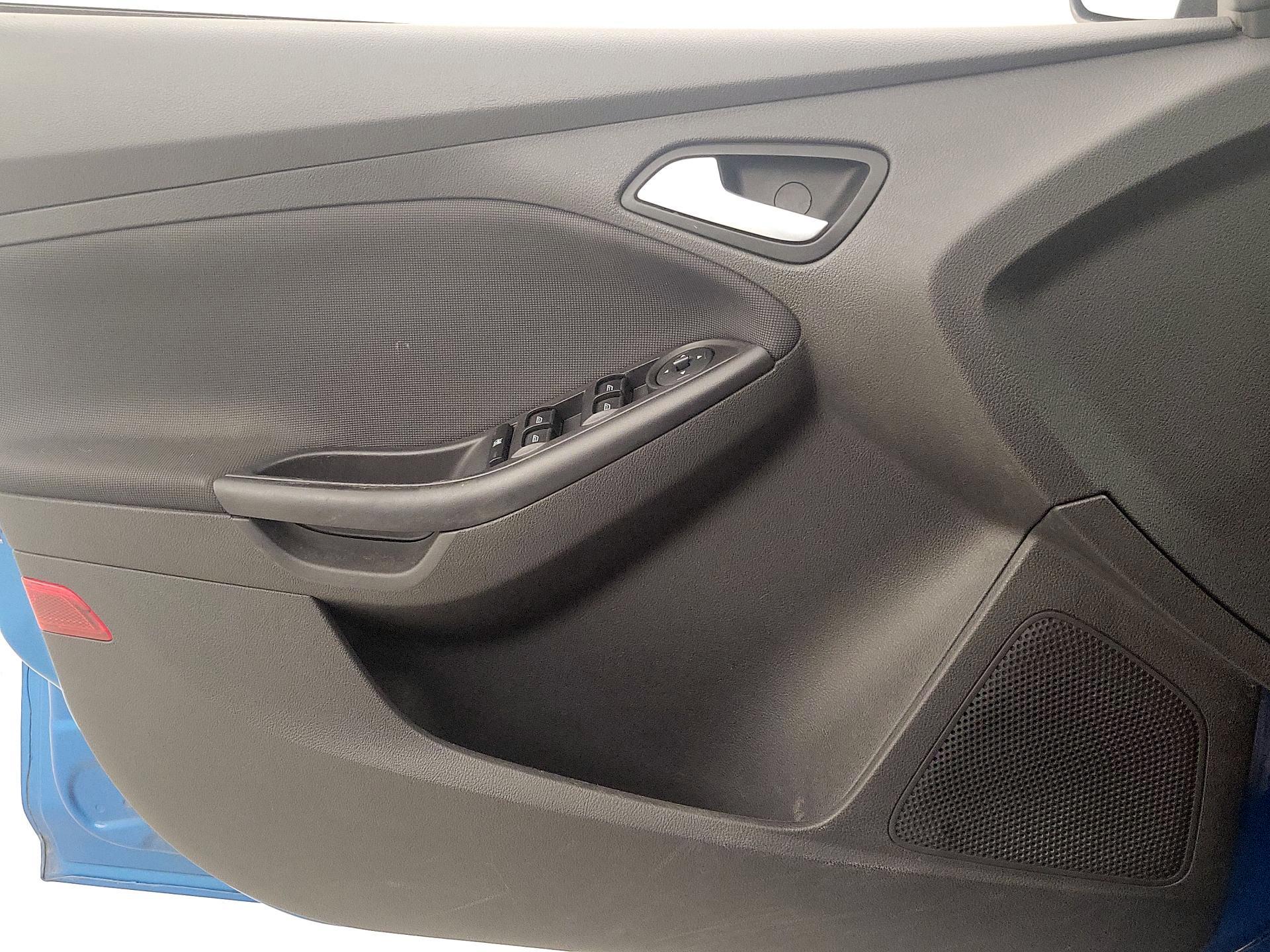 Thumbnail: 2014 Ford Focus - 12